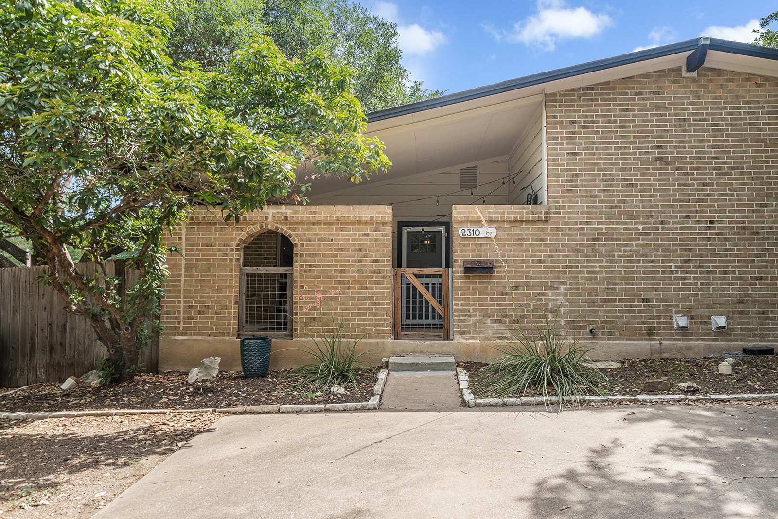 Fenced Backyard, S. Lamar | La Casa Chic