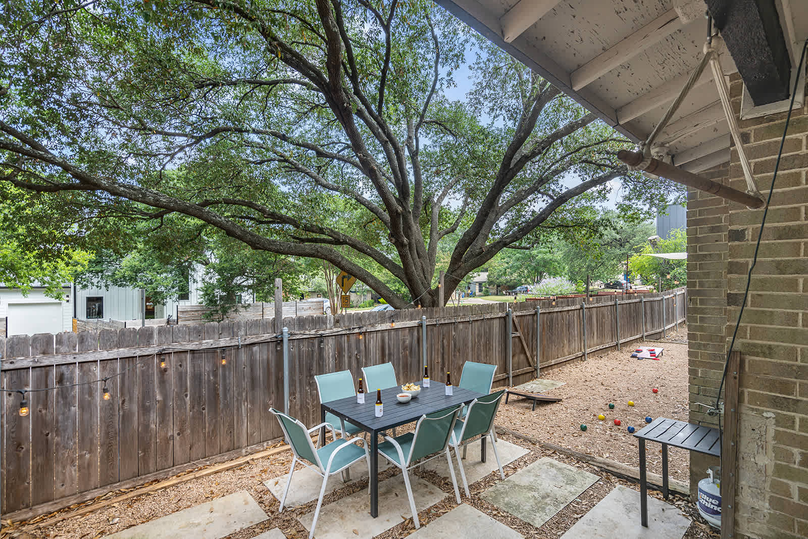 Fenced Backyard, S. Lamar | La Casa Chic