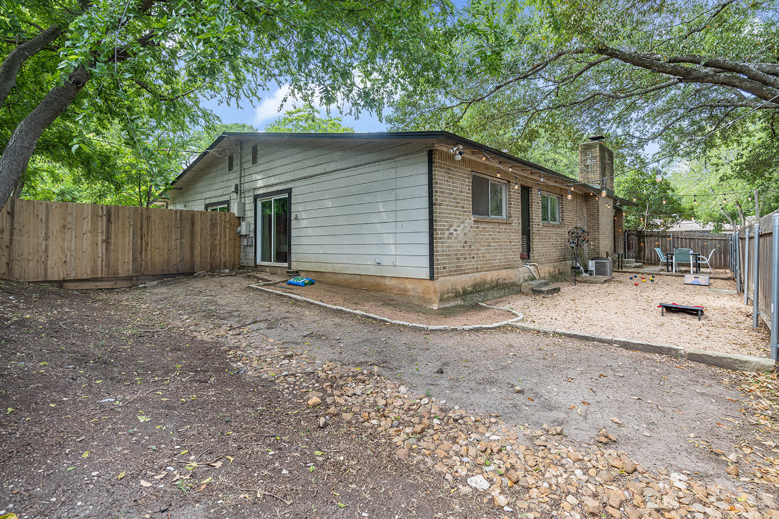 Fenced Backyard, S. Lamar | La Casa Chic