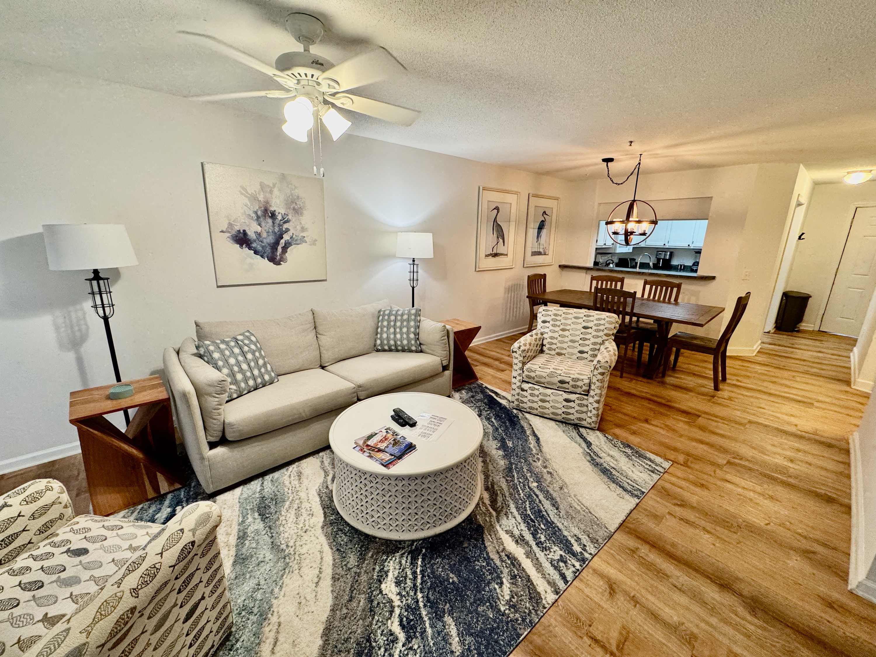 Pet Friendly Walk to the Beach - 2 bed 2 bath flat