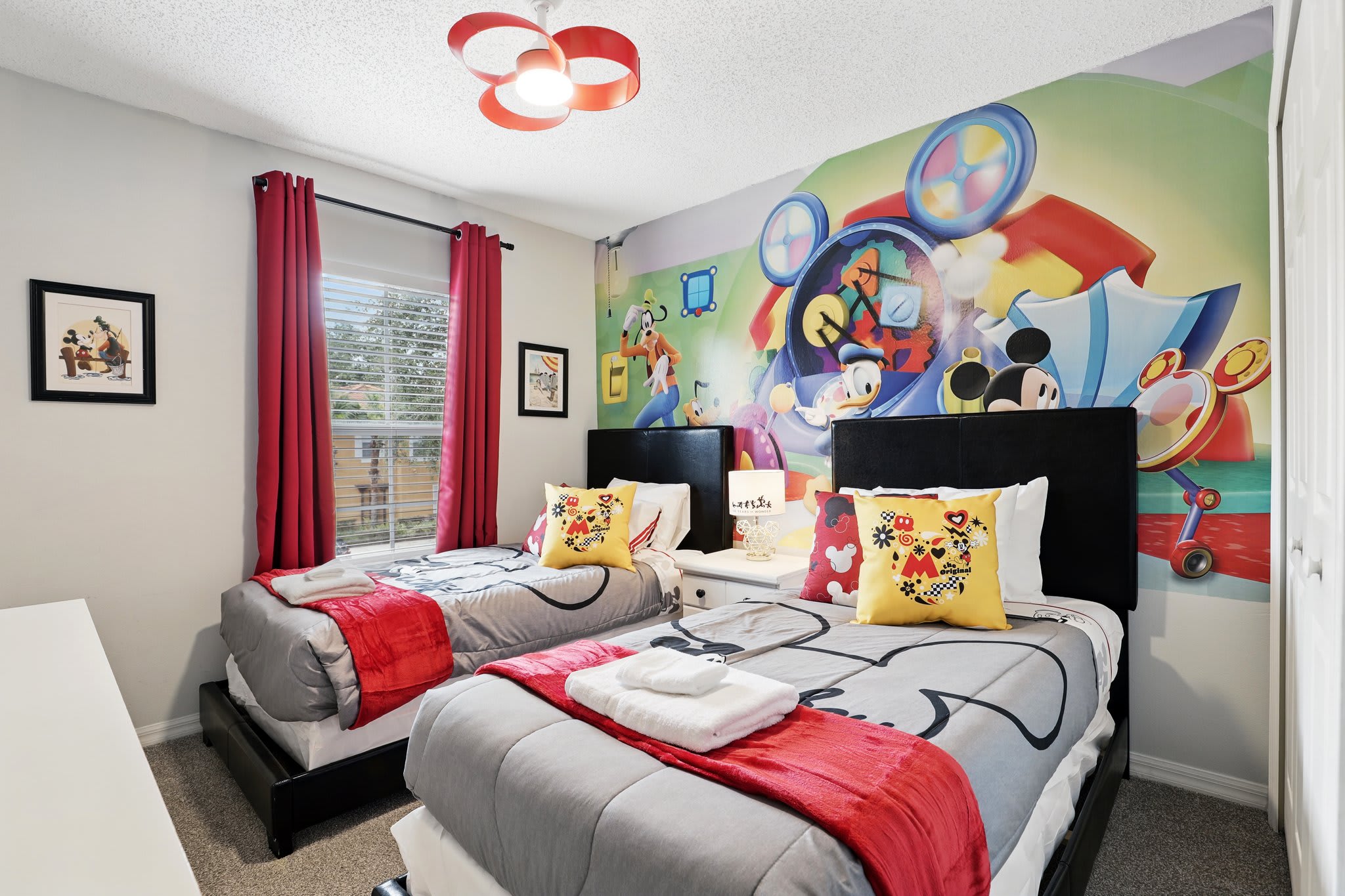 Disney Charm, Steps from Pool and Clubhouse! — Kissimmee, FL — vacation rental