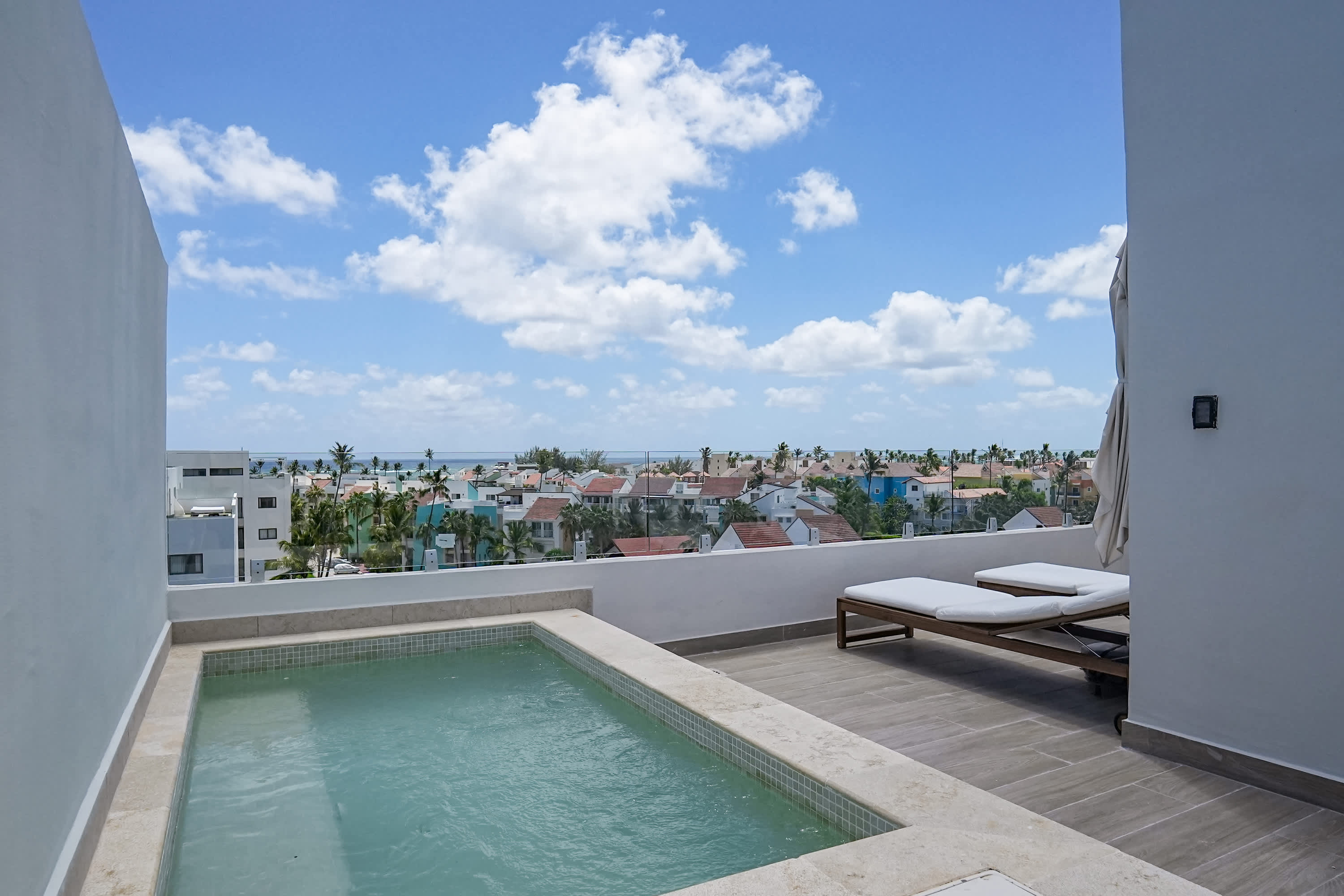 Fantastic new Penthouse w/ private rooftop