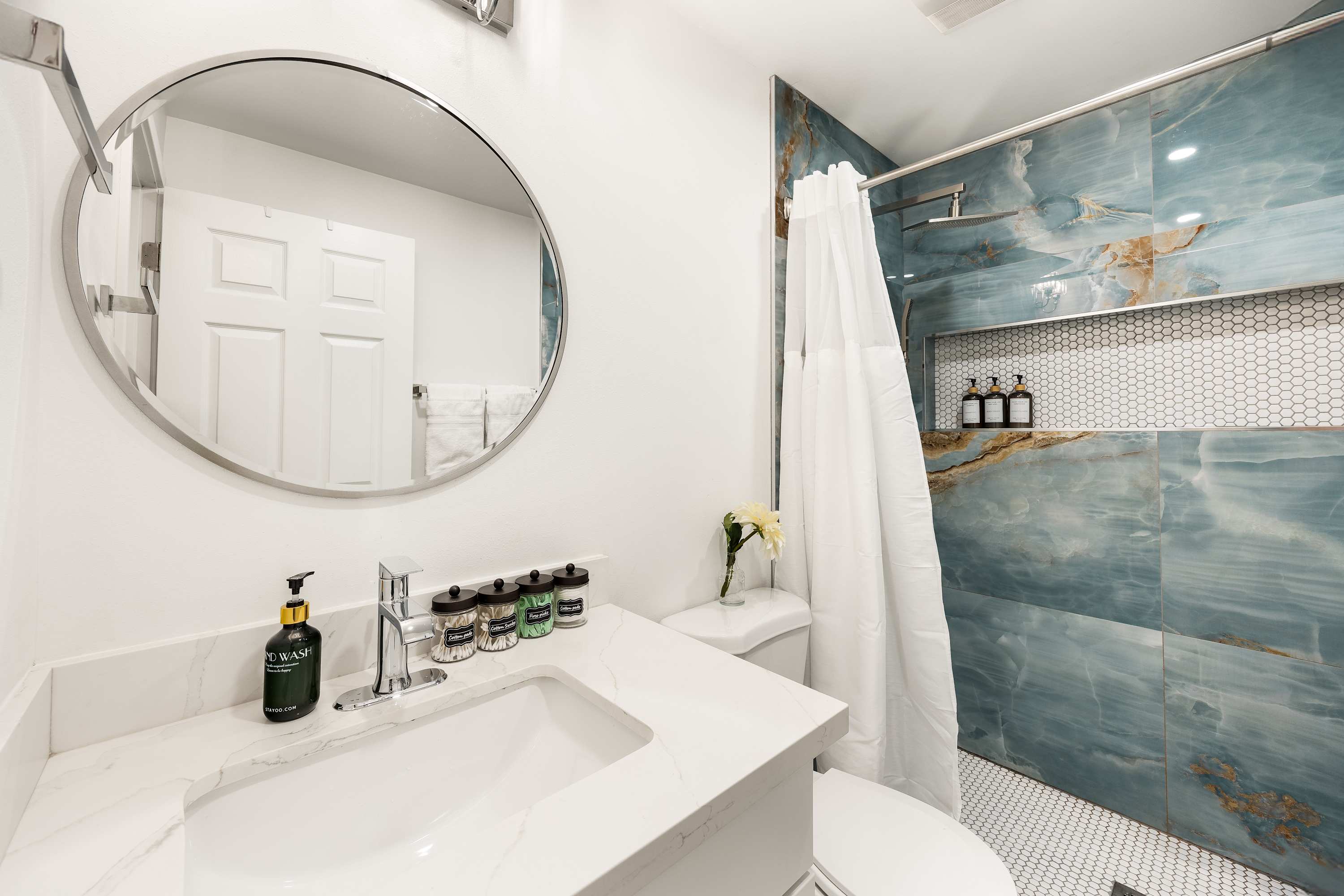 Modern 1BR Designer's Oasis 1min to I-5, Costo