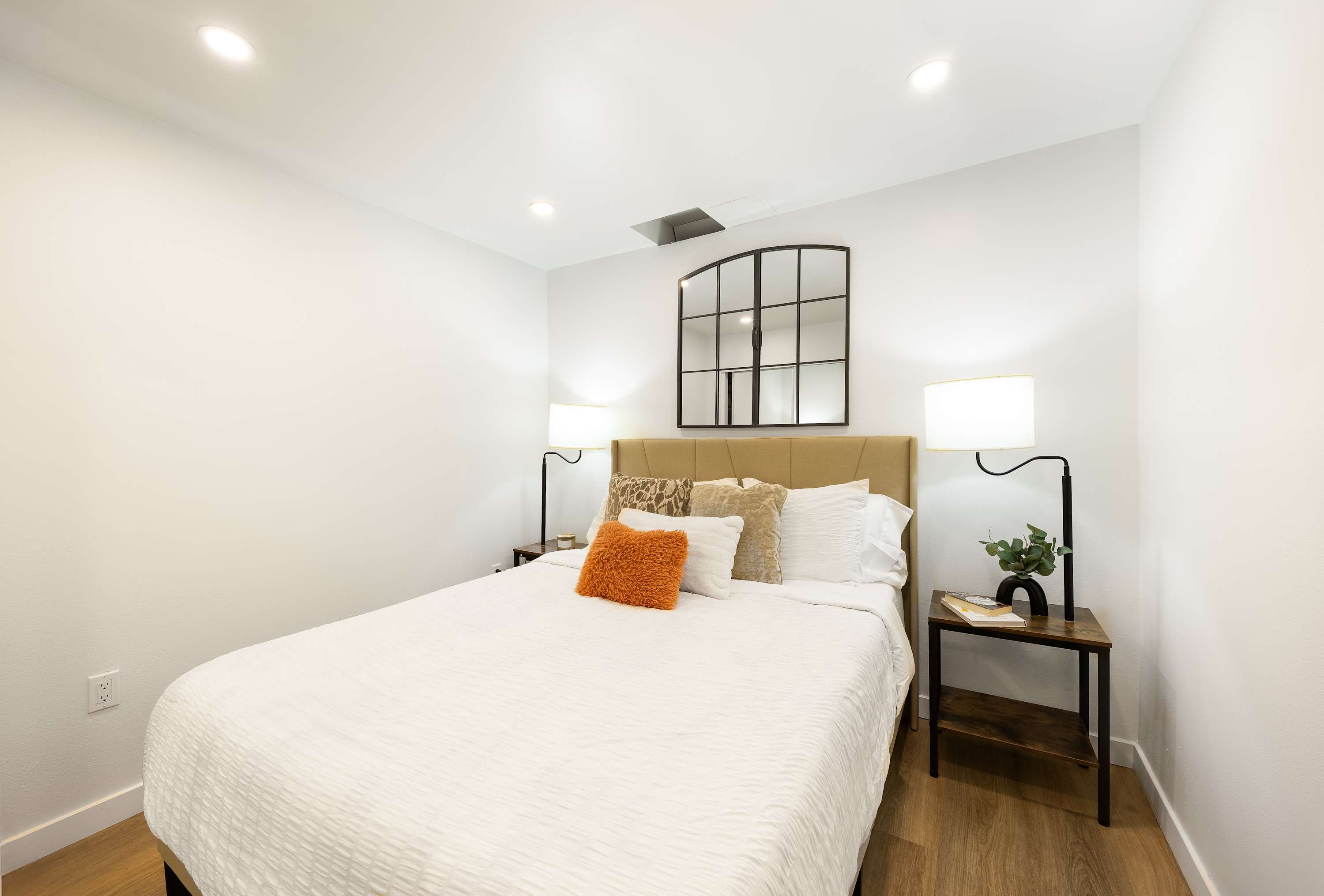 Modern 1BR Designer's Oasis 1min to I-5, Costo