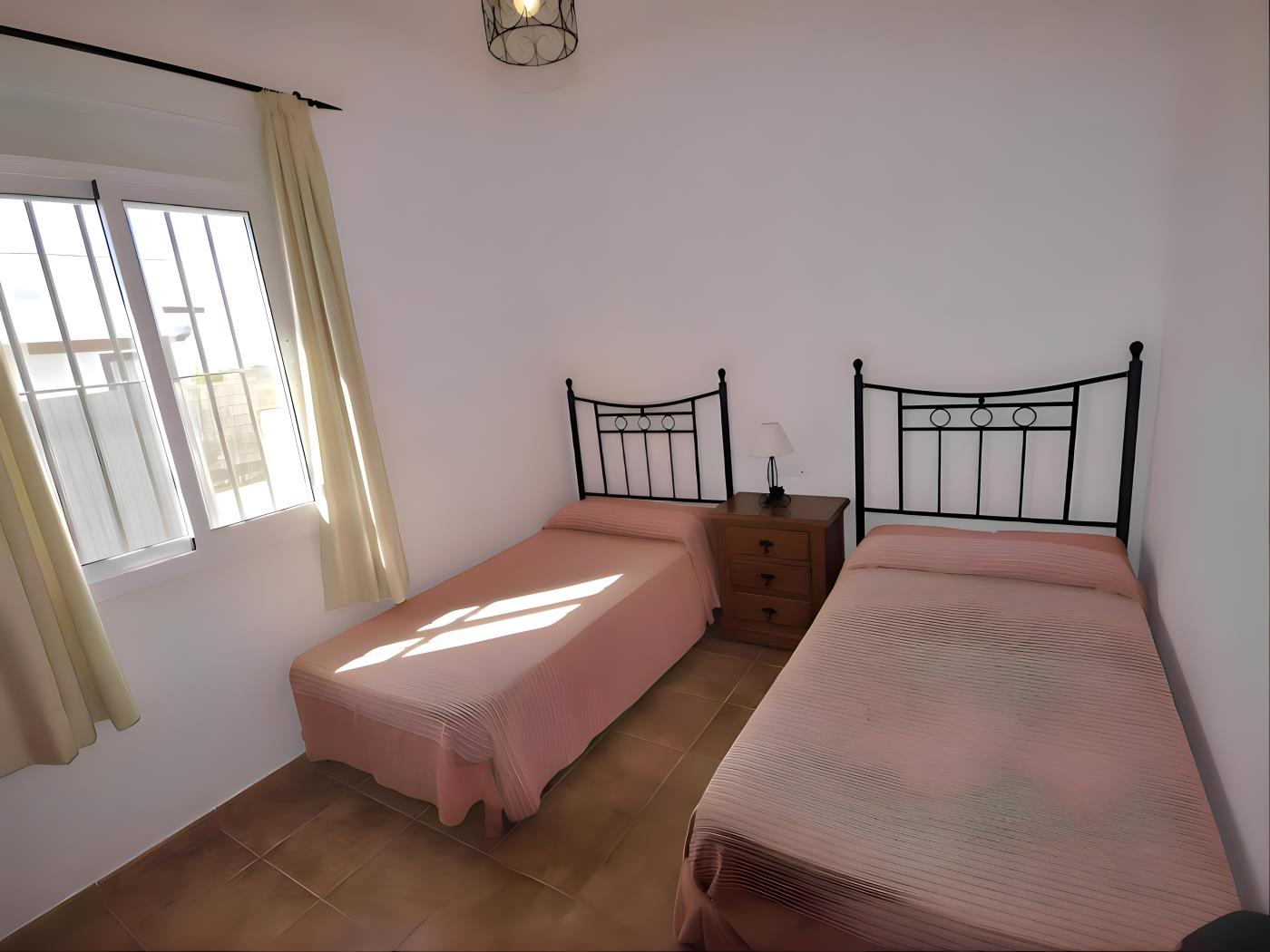 Chalet con Terraza y Barbacoa a 3 min de la Playa  El Palmar - image 12