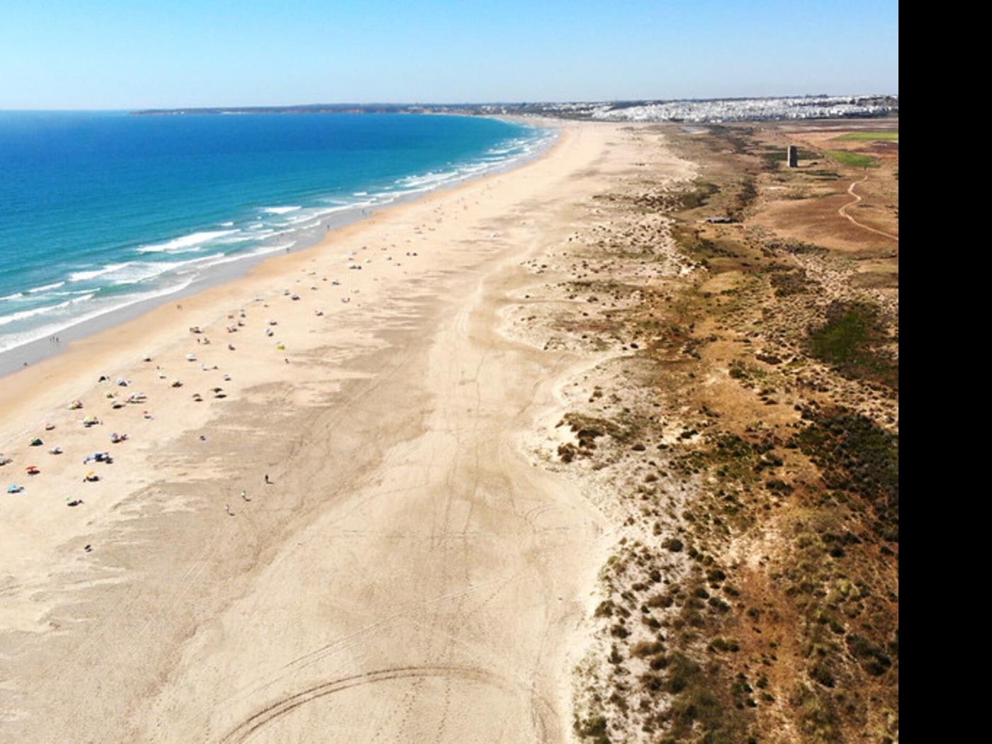 Chalet con Terraza y Barbacoa a 3 min de la Playa  El Palmar - image 26