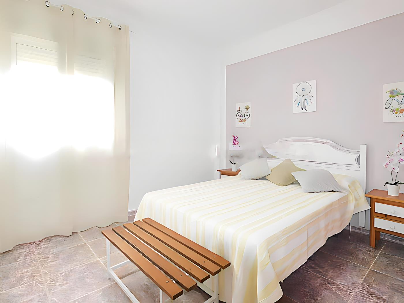 Chalet Vacacional con Piscina Privada y Parking Cerca de la Playa - image 21