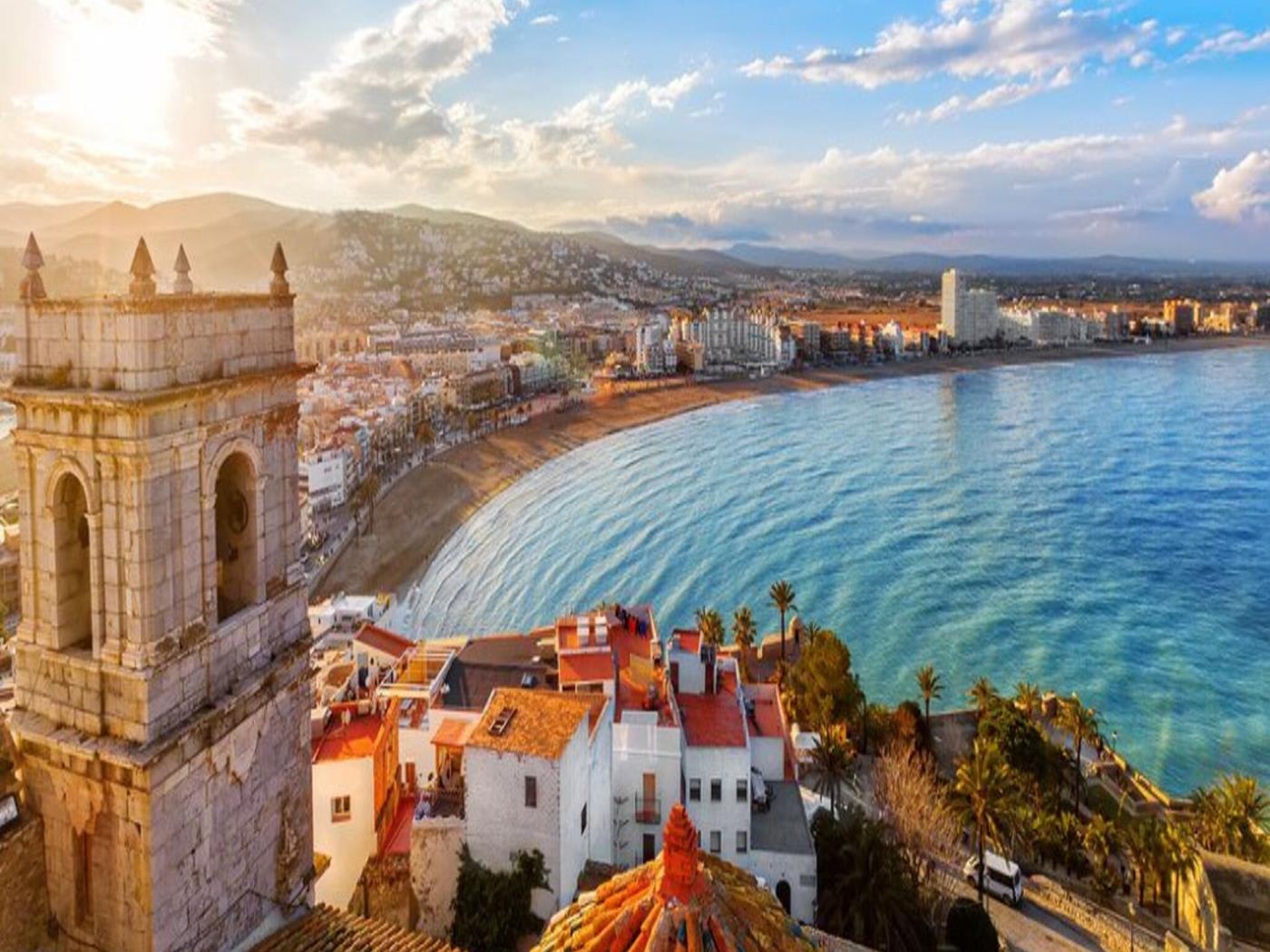 Chalet Vacacional con Piscina Privada y Parking Cerca de la Playa - image 25