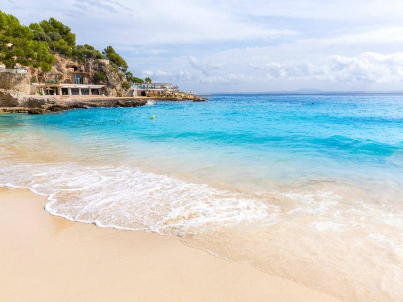 Chalet Vacacional con Piscina Privada y Parking Cerca de la Playa - image 26