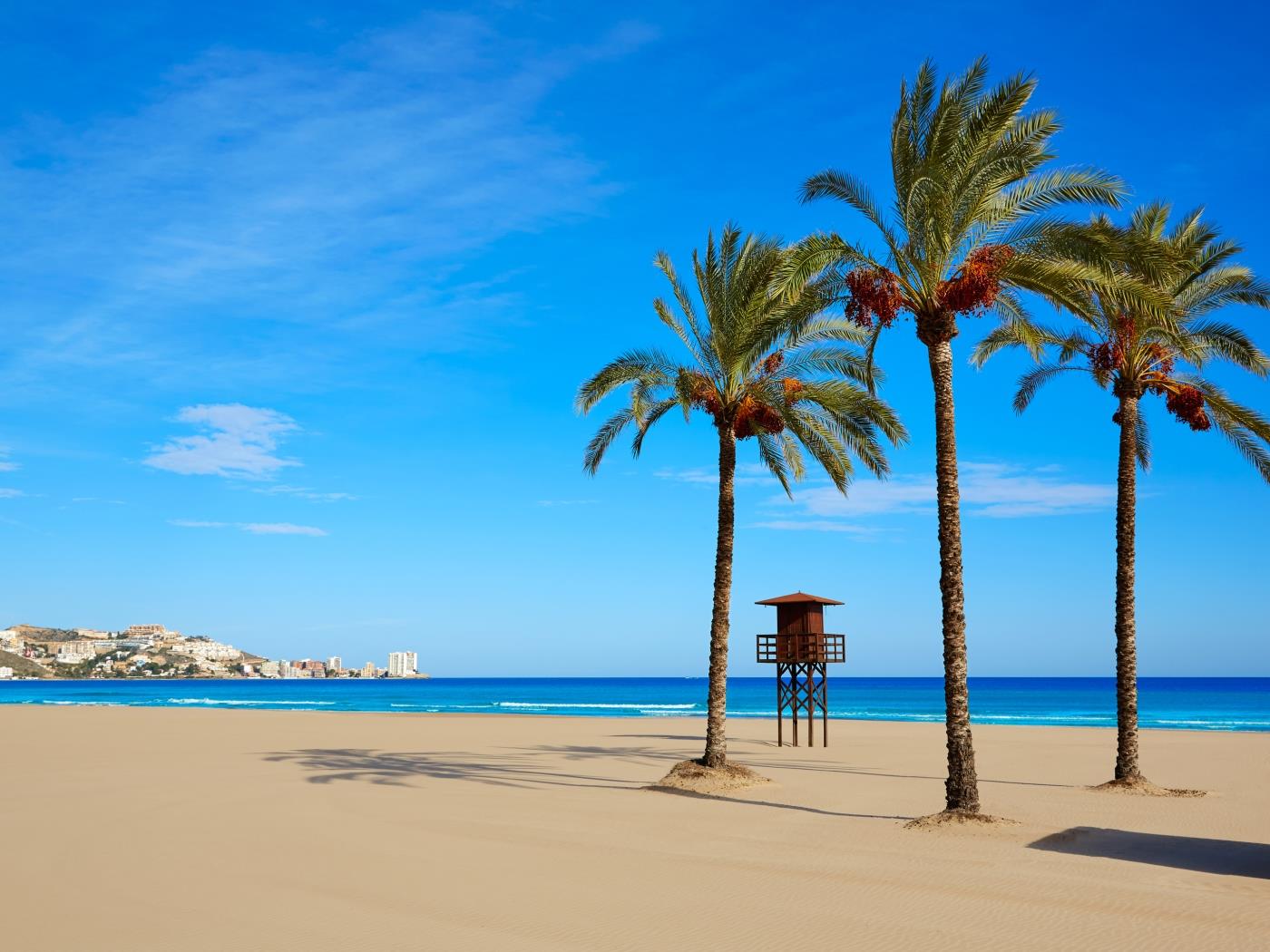 Chalet Vacacional con Piscina Privada y Parking Cerca de la Playa - image 27