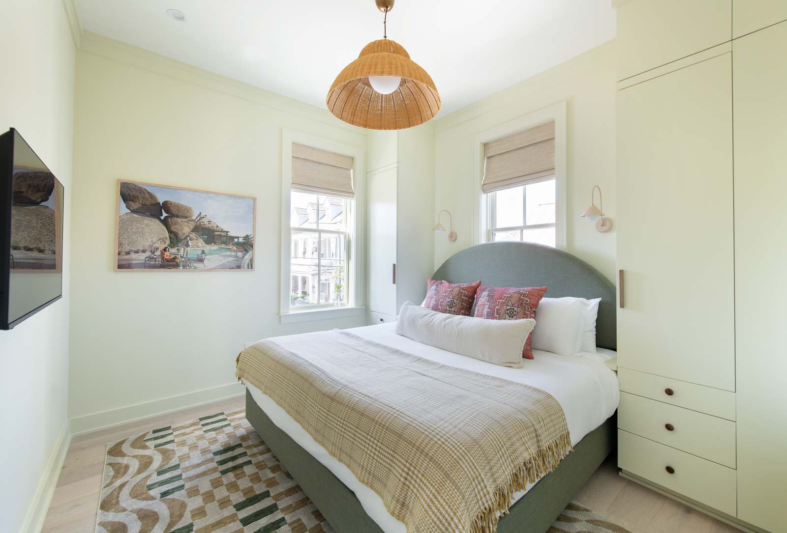 Bedroom #4: Queen Bed + TV