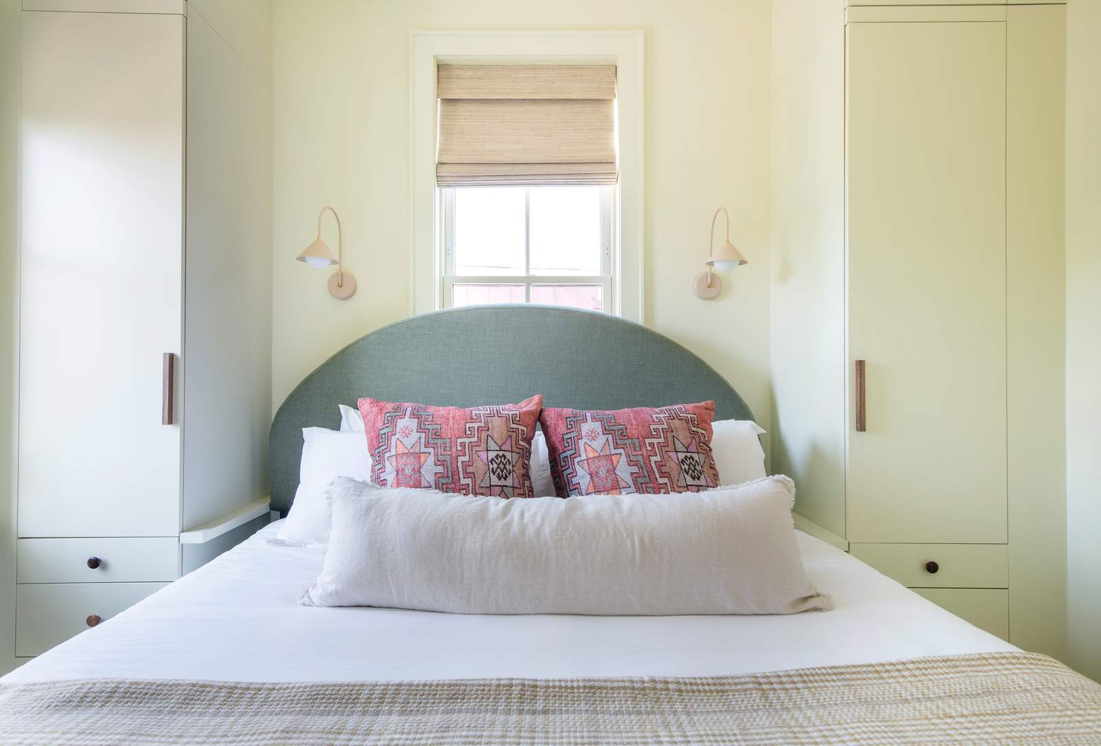 Bedroom #4: Queen Bed + TV
