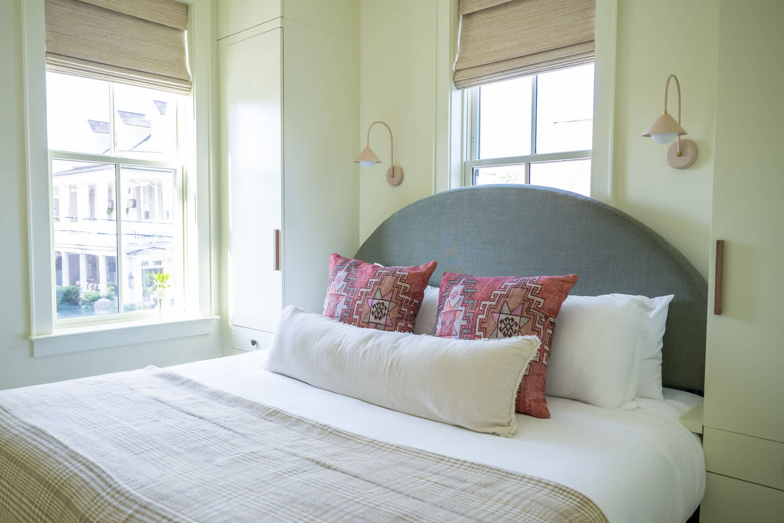 Bedroom #4: Queen Bed + TV