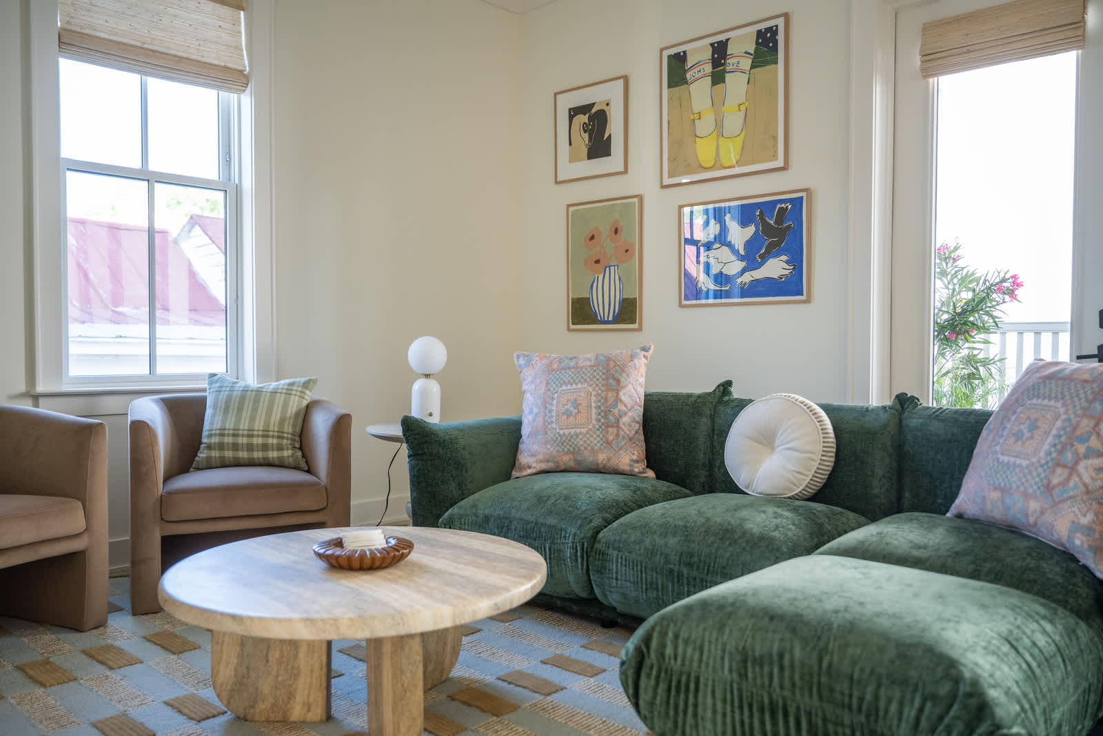 Spacious living room with seating for your entire group!
