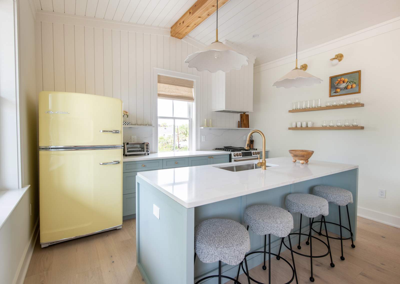 Fully equipped kitchen with everything you need to cook a meal plus additional seating for 4 in the island 