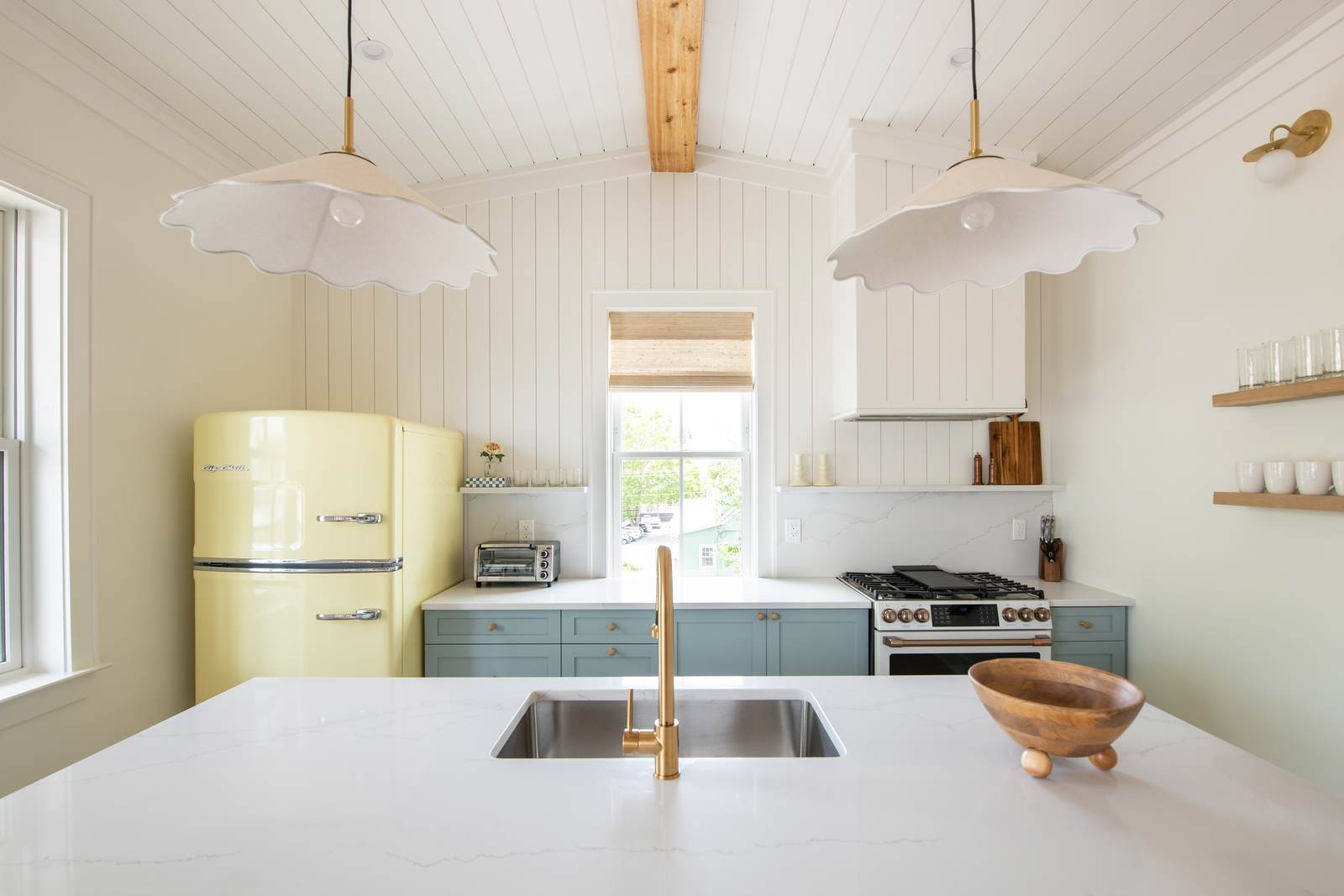 Fully equipped kitchen with everything you need to cook a meal 