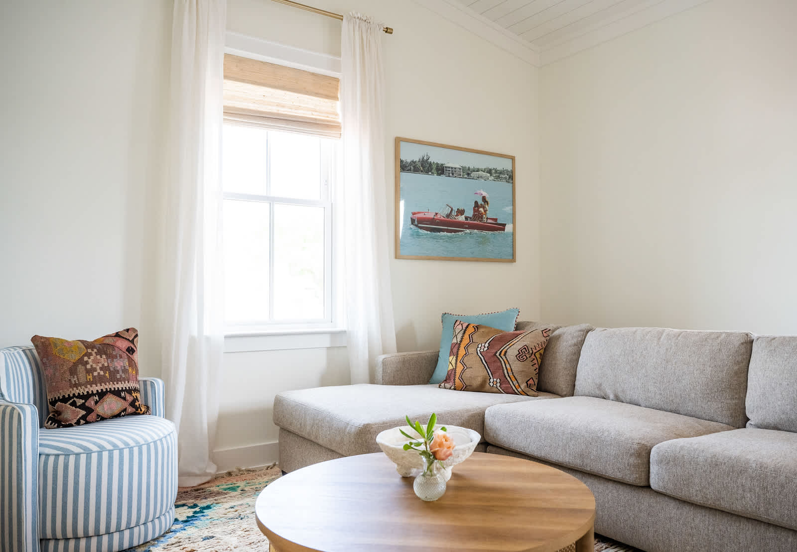 Spacious living room with seating for your entire group!