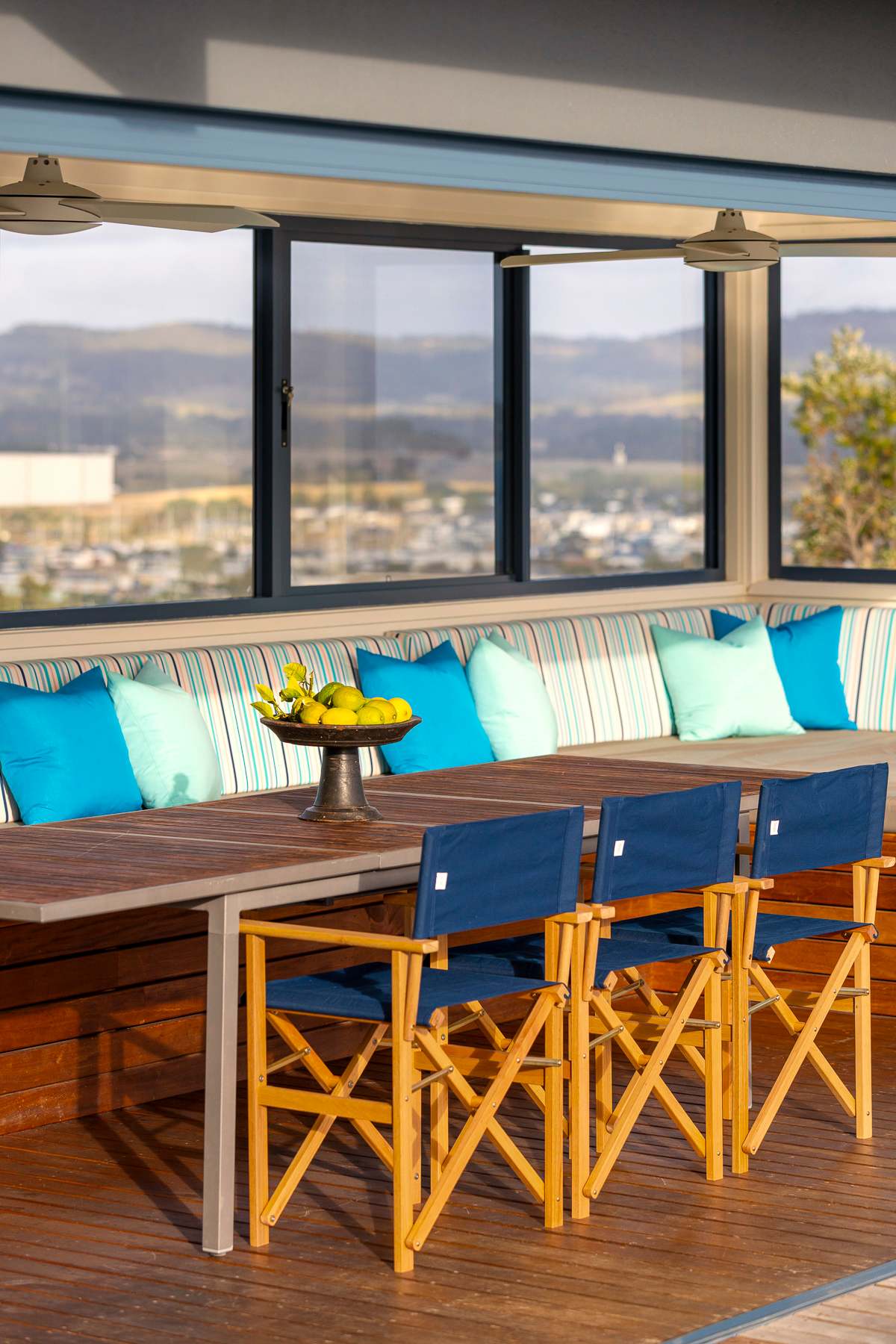 Pool house dining