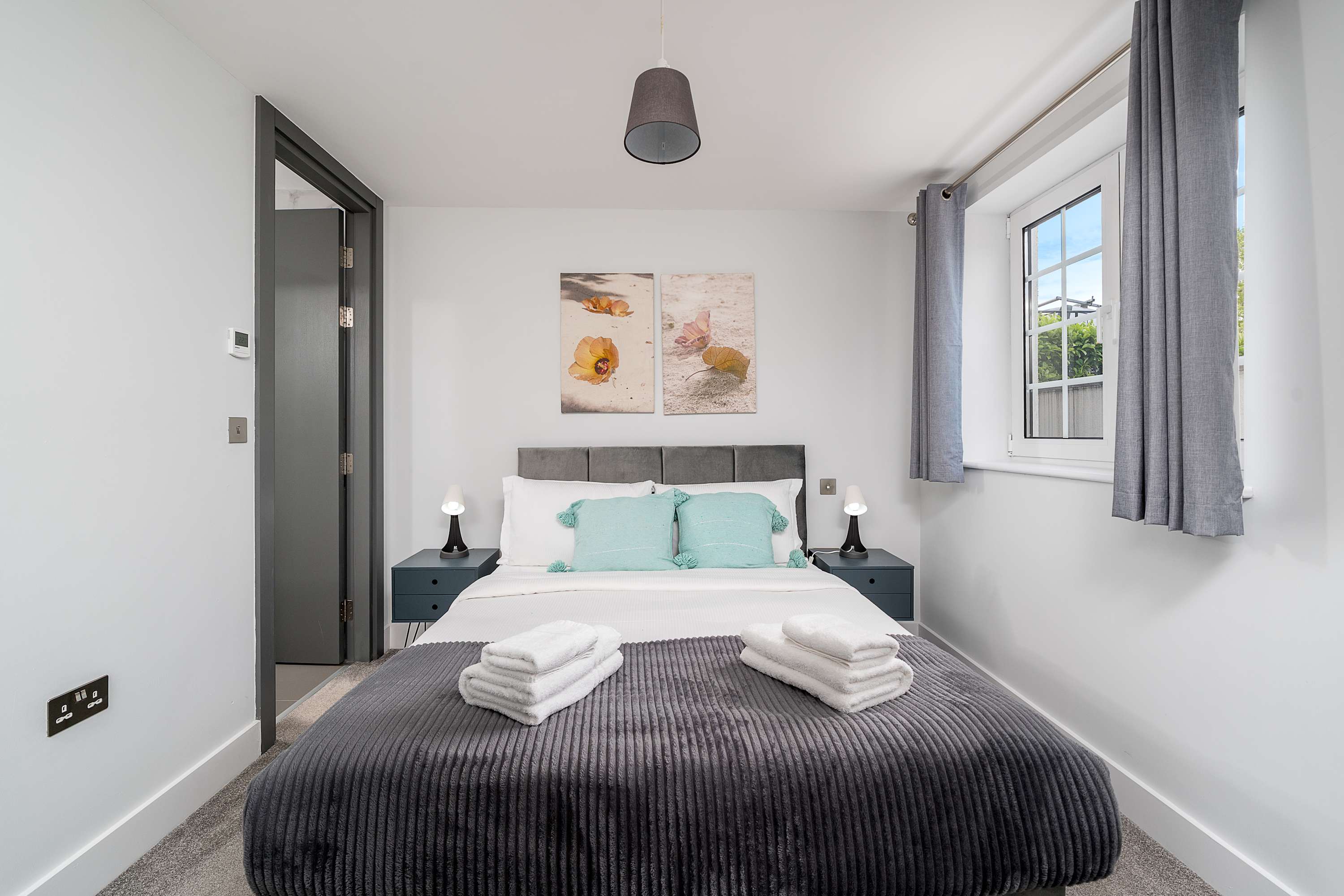 Hendon 4 Min to Station 2BR Sleeps 6 by Omega in Hendon Way 220 NW4 3NE - Property image 2 - VivreStays