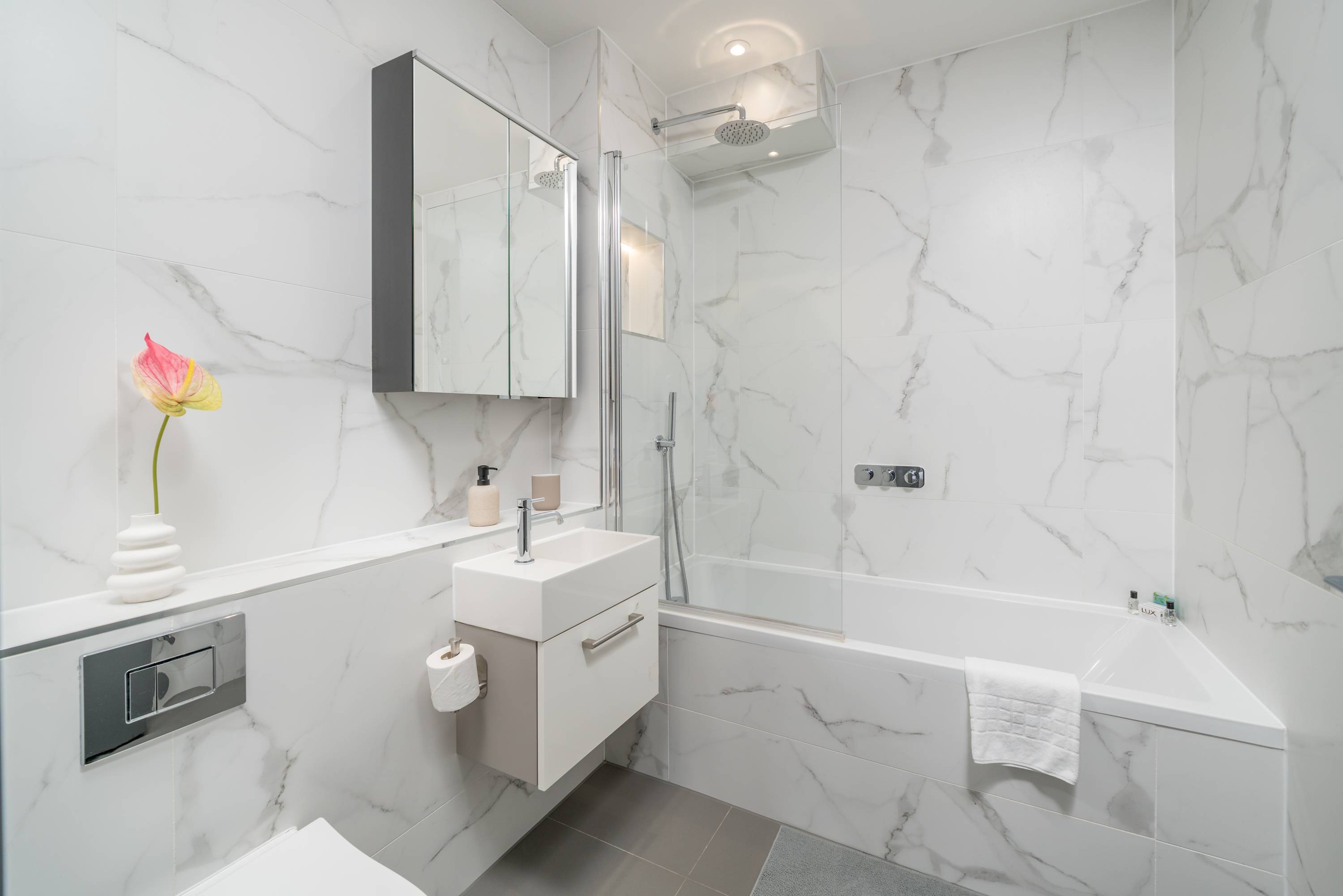 Hendon 4 Min to Station 2BR Sleeps 6 by Omega in Hendon Way 220 NW4 3NE - Property image 6 - VivreStays