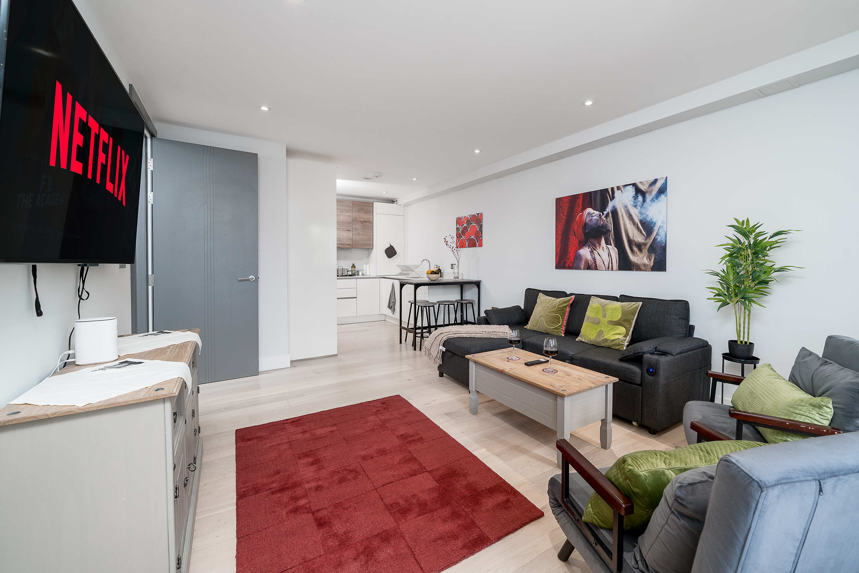 Hendon 4 Min to Station 2BR Sleeps 6 by Omega in Hendon Way 220 NW4 3NE - Property image 7 - VivreStays