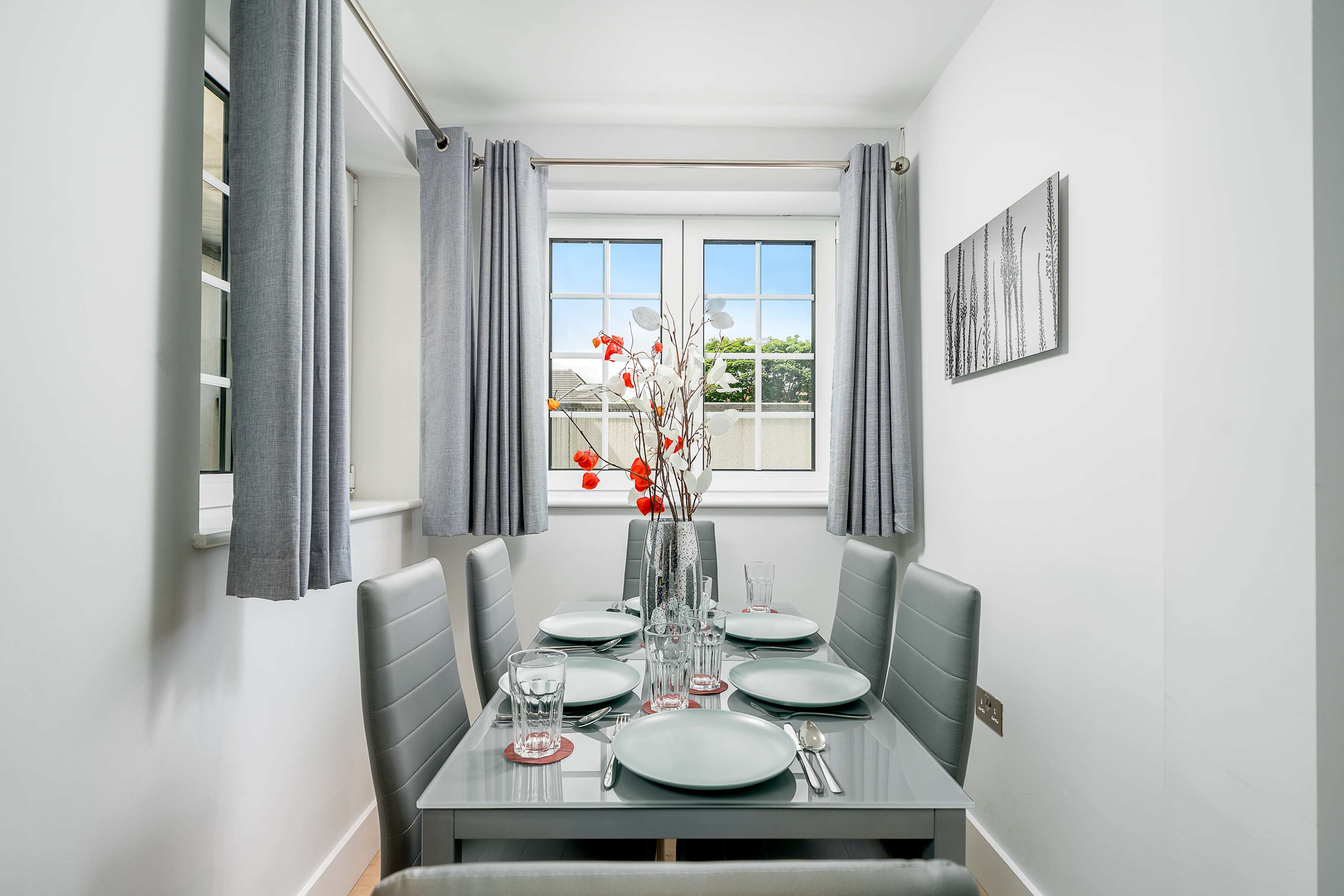 Hendon 4 Min to Station 2BR Sleeps 6 by Omega in Hendon Way 220 NW4 3NE - Property image 4 - VivreStays