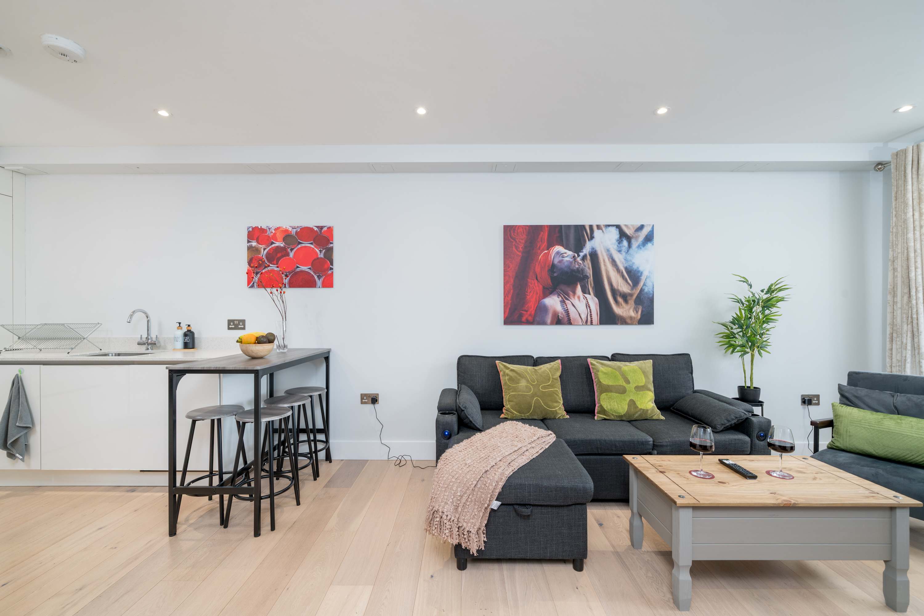 Hendon 4 Min to Station 2BR Sleeps 6 by Omega in Hendon Way 220 NW4 3NE - Property image 21 - VivreStays