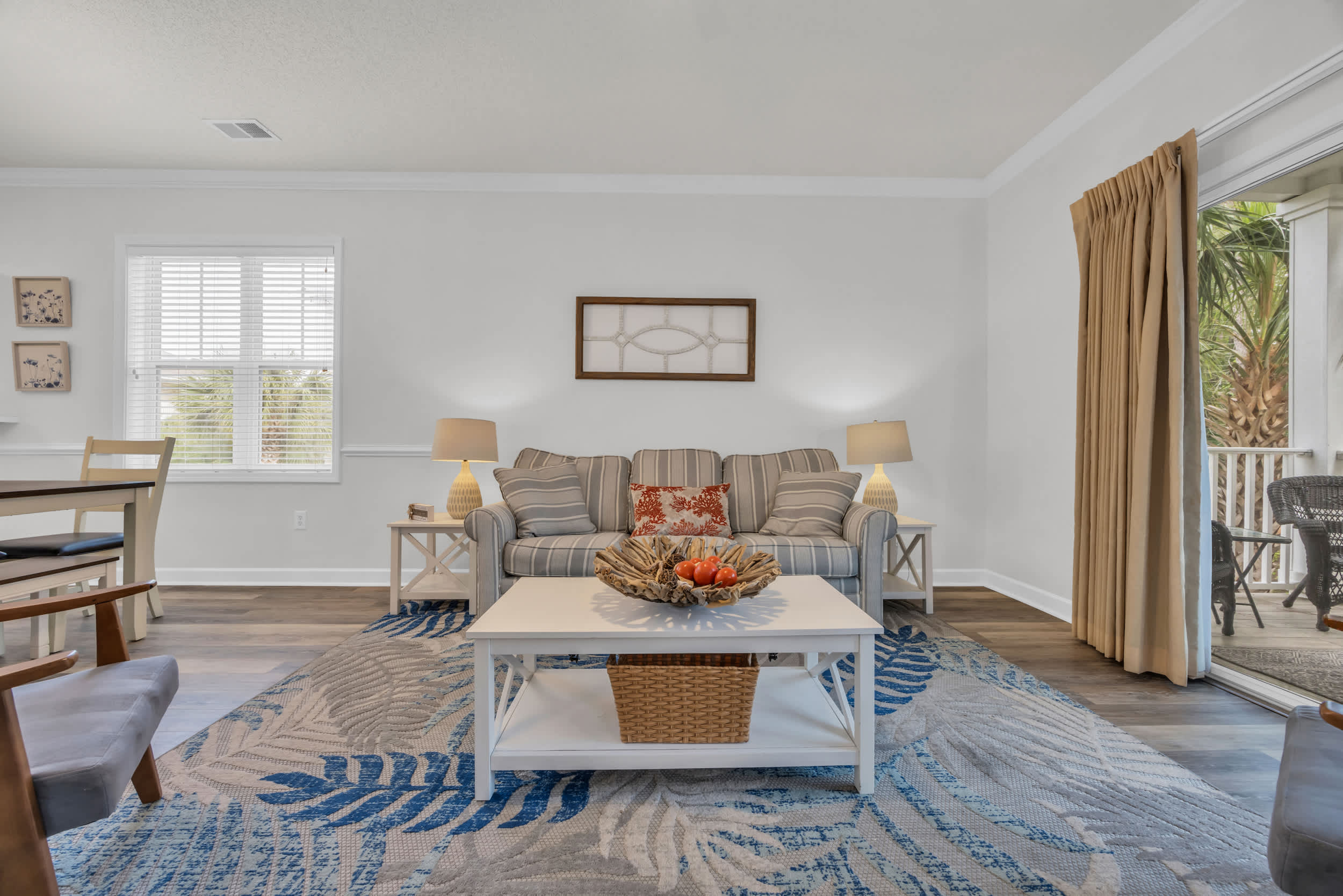 Cozy Pet Friendly Home Minutes to Beach