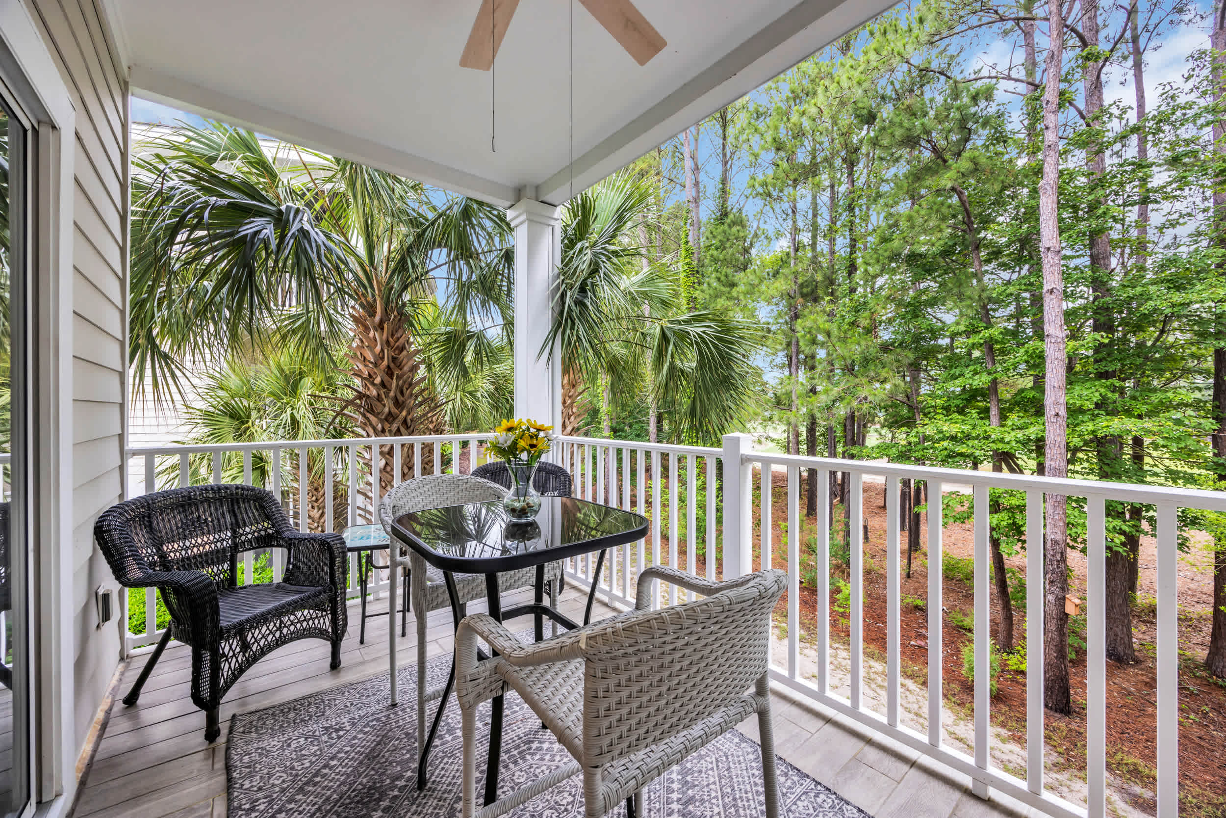 Cozy Pet Friendly Home Minutes to Beach