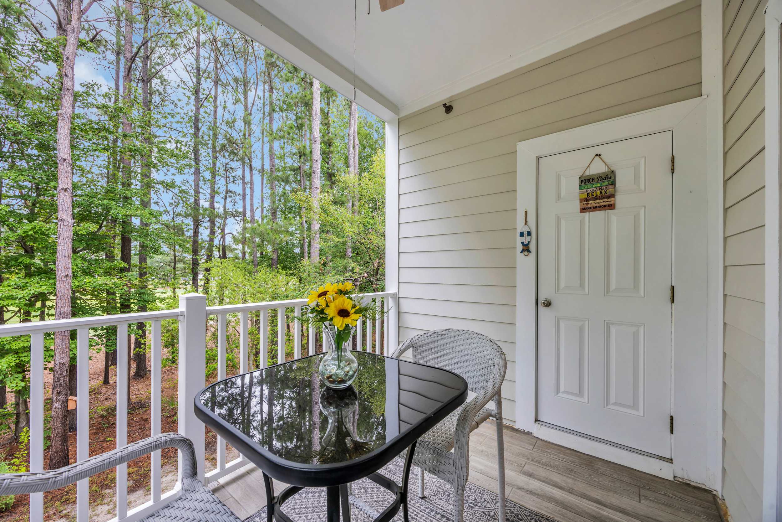 Cozy Pet Friendly Home Minutes to Beach