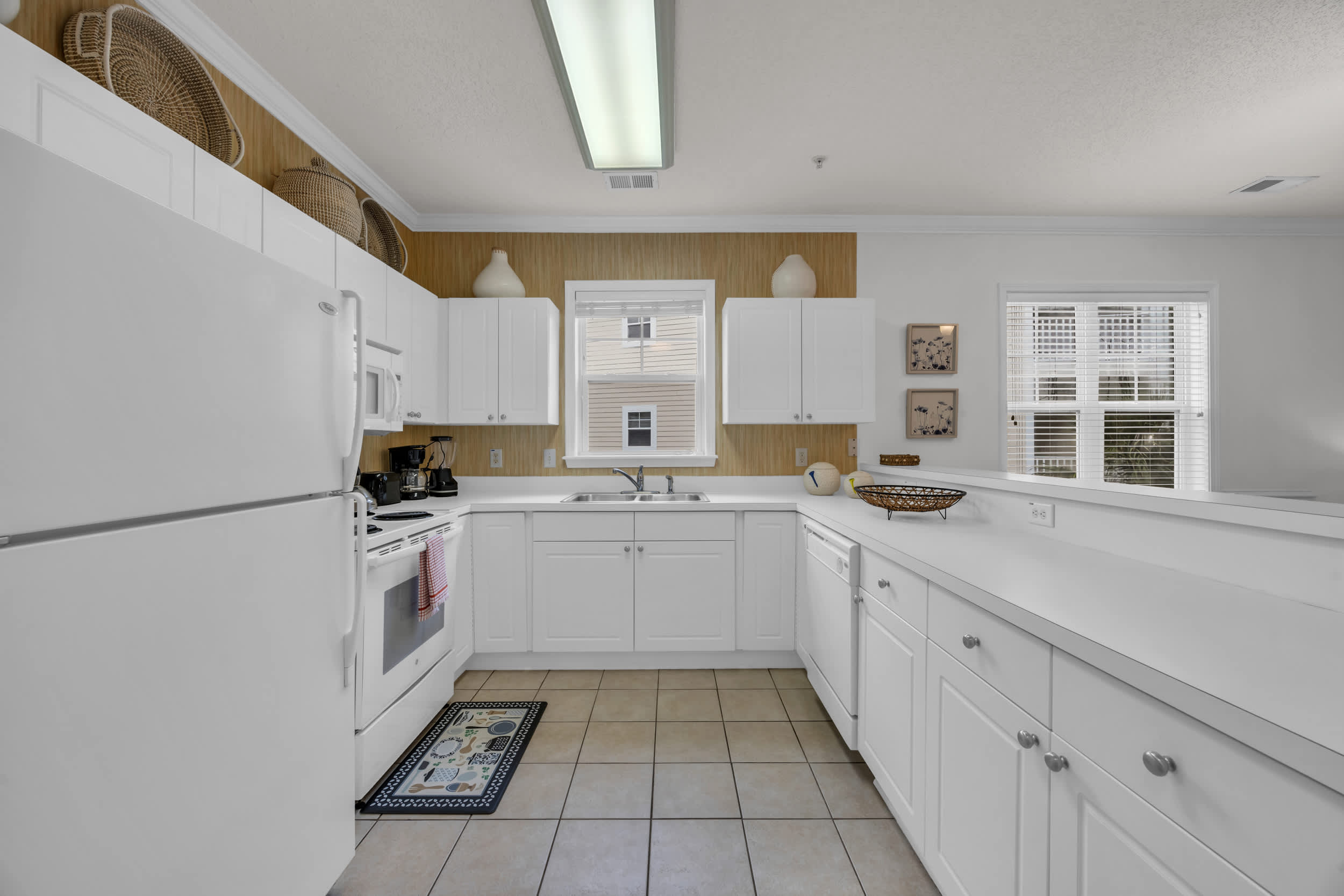 Cozy Pet Friendly Home Minutes to Beach