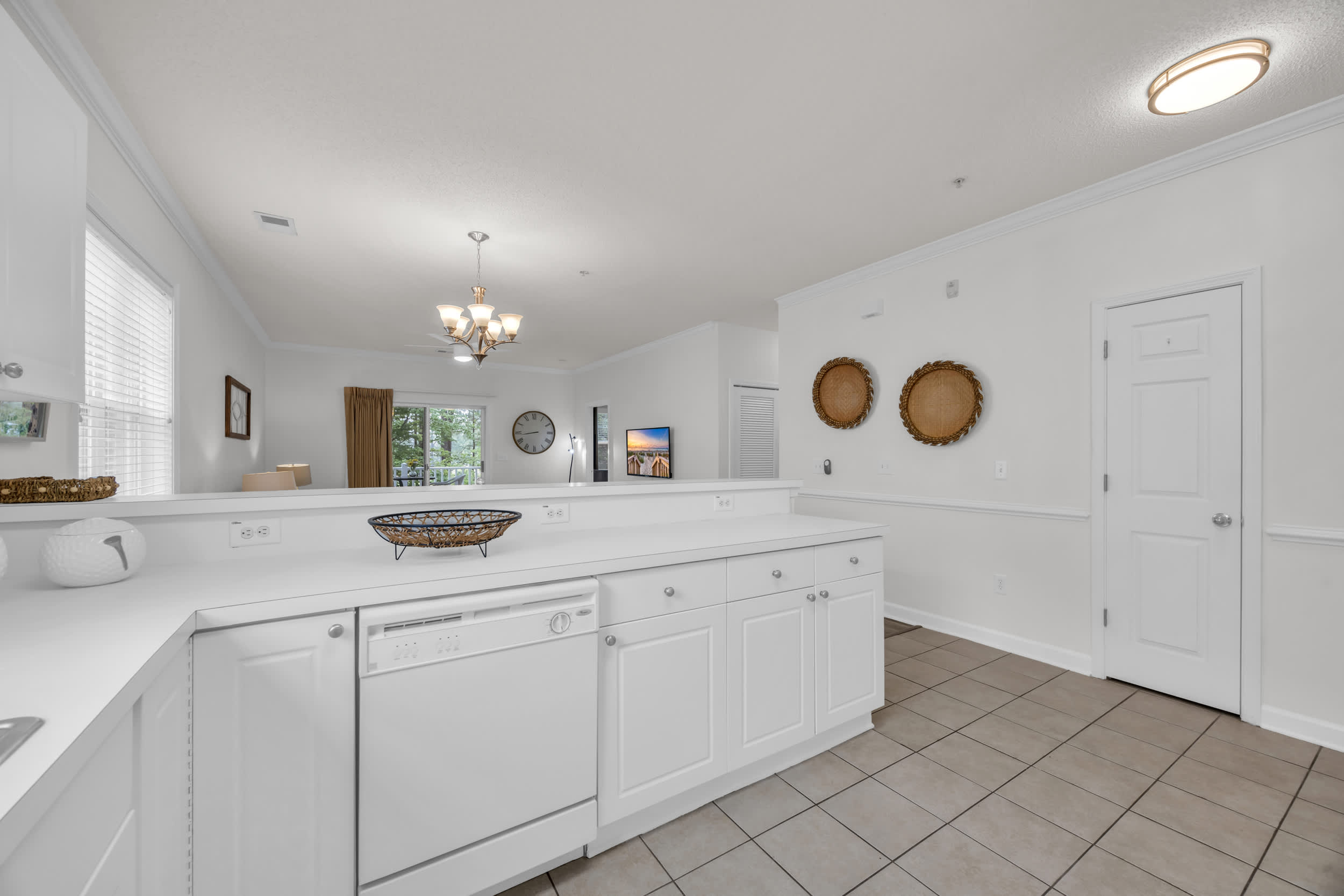 Cozy Pet Friendly Home Minutes to Beach