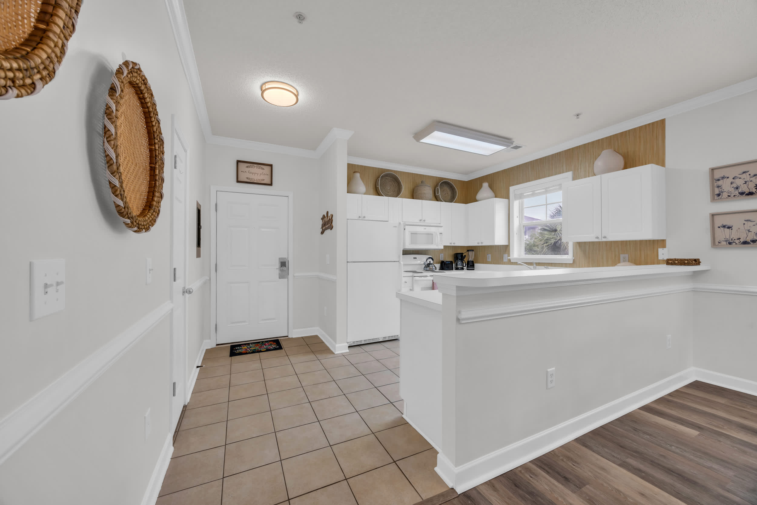 Cozy Pet Friendly Home Minutes to Beach