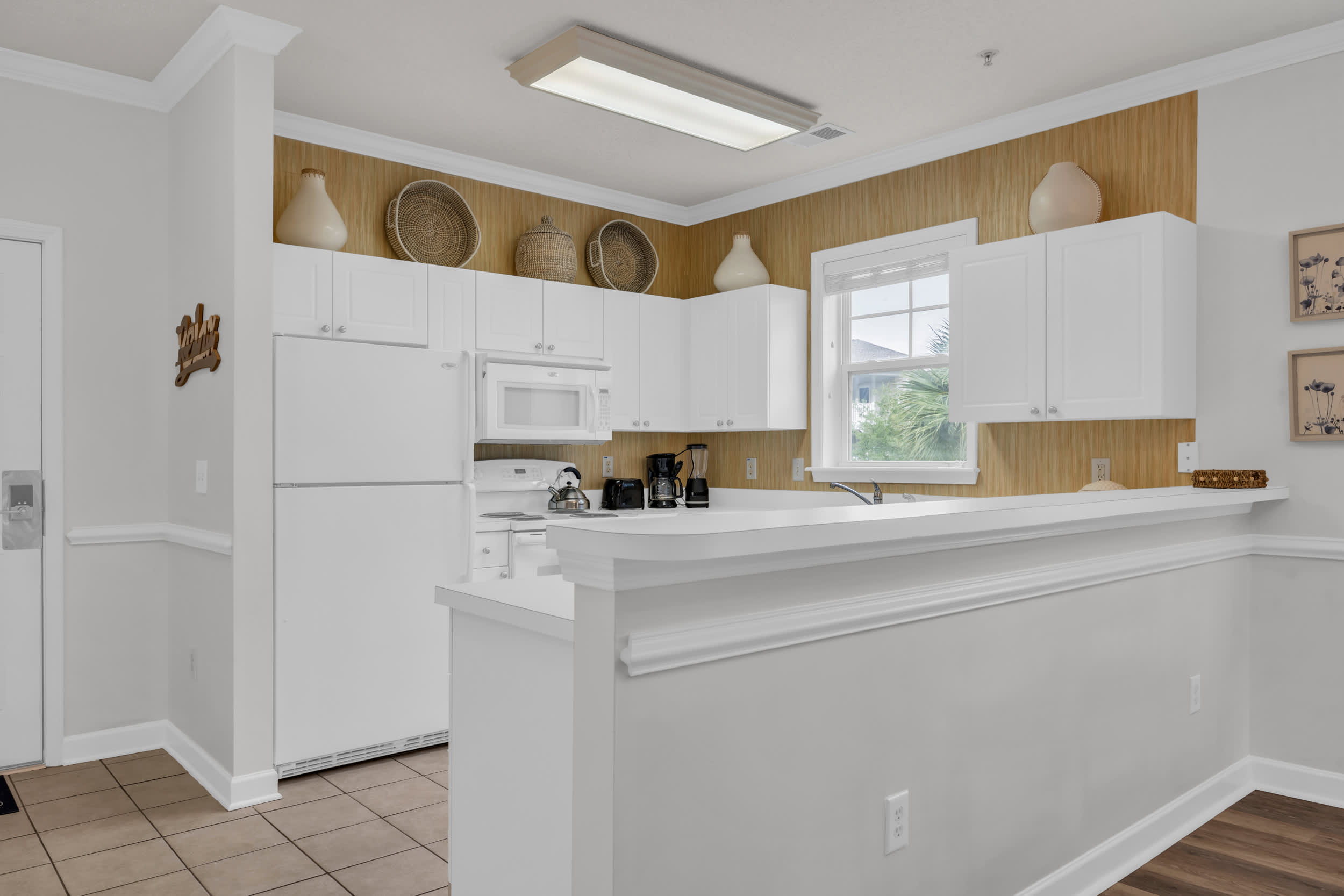 Cozy Pet Friendly Home Minutes to Beach