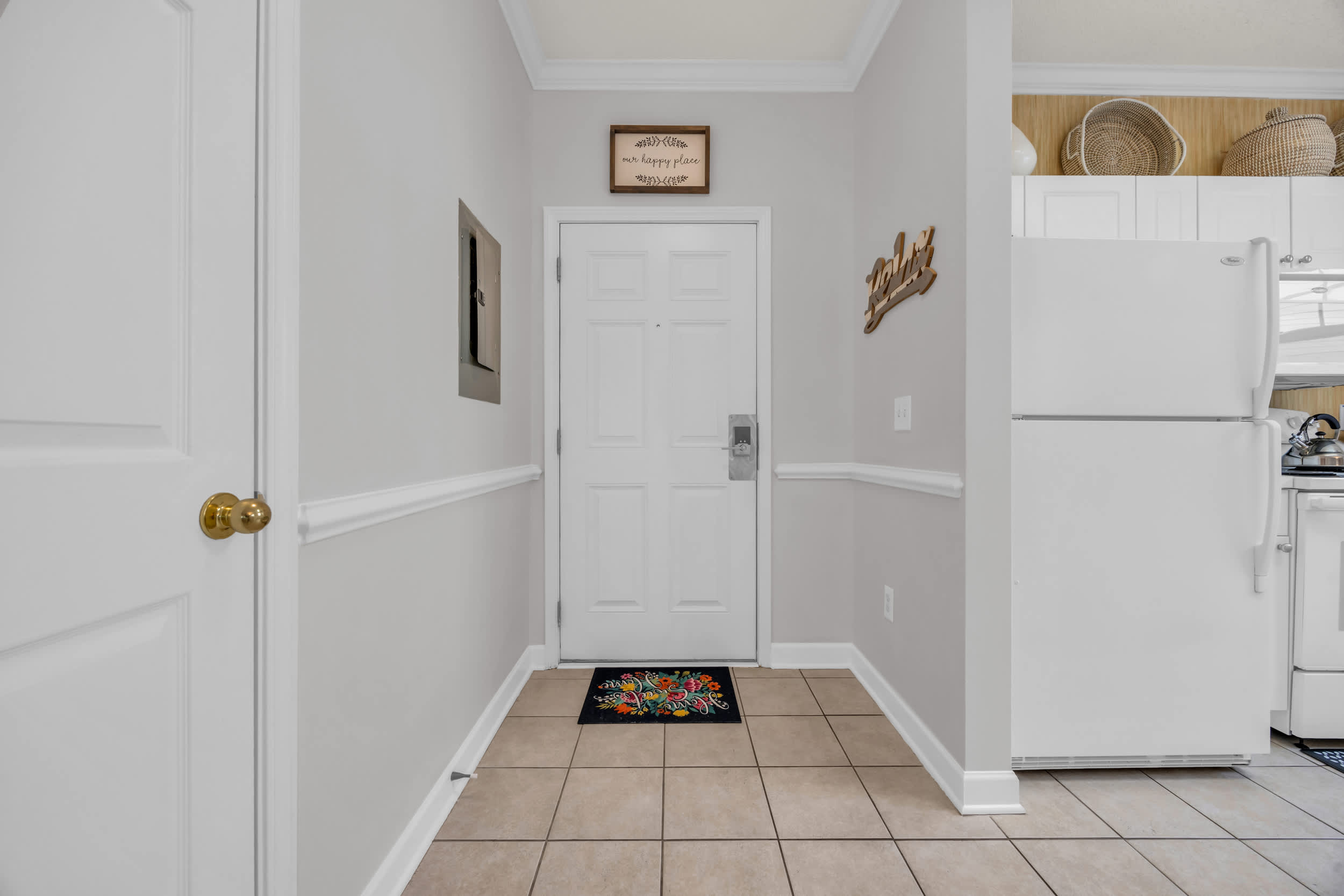 Cozy Pet Friendly Home Minutes to Beach