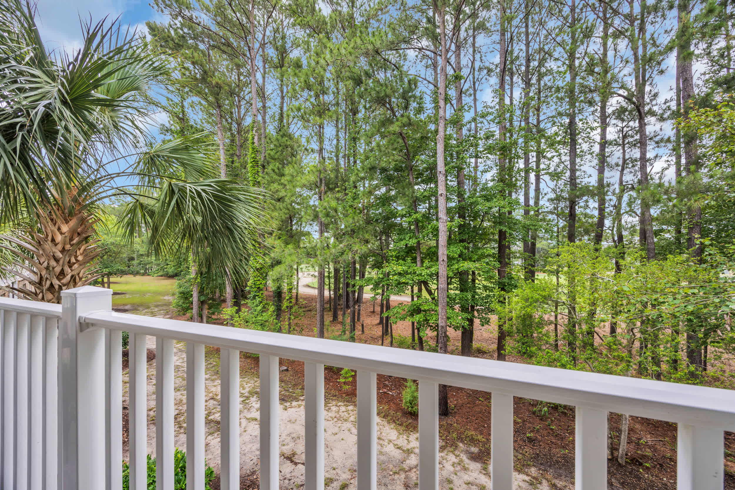 Cozy Pet Friendly Home Minutes to Beach