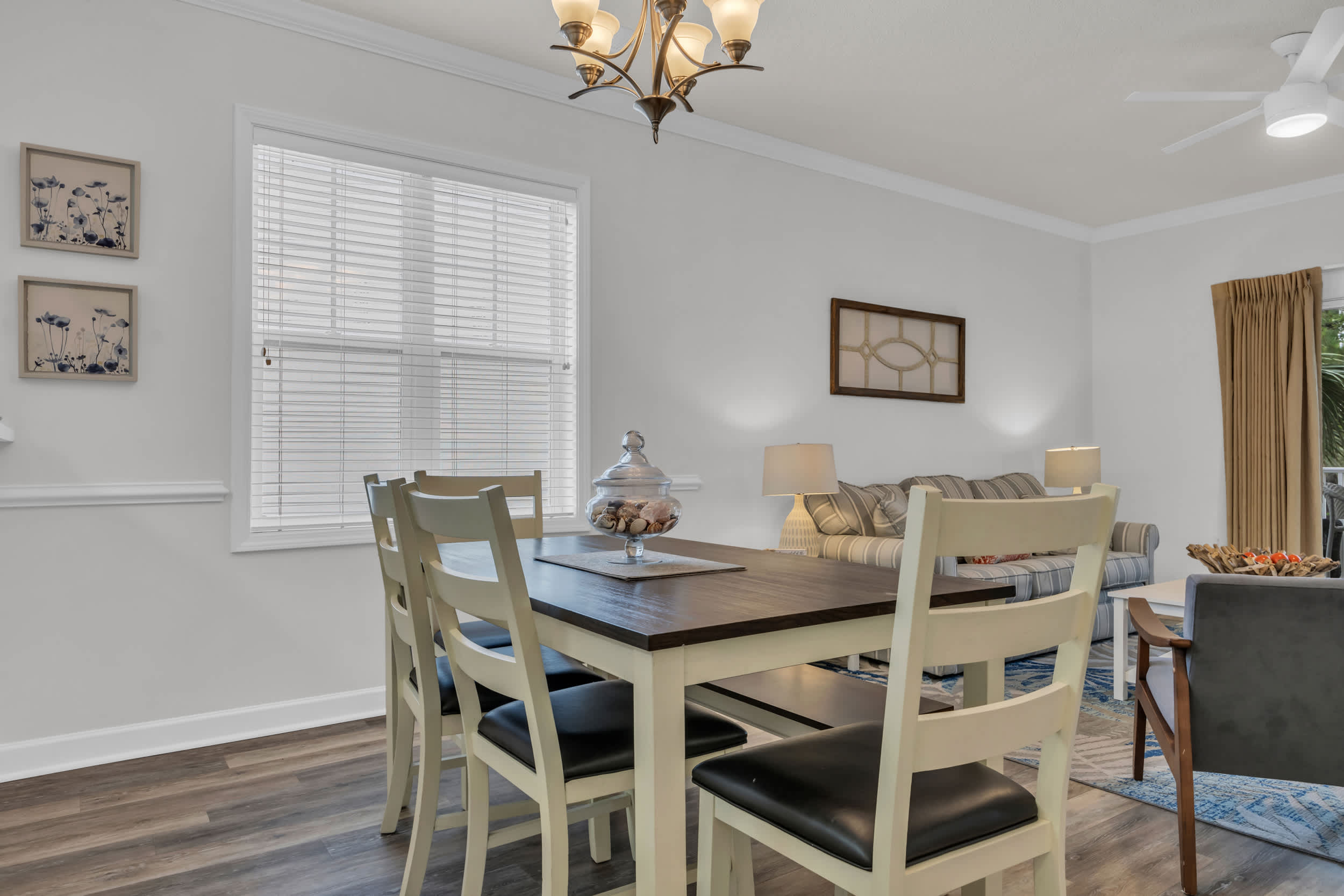Cozy Pet Friendly Home Minutes to Beach