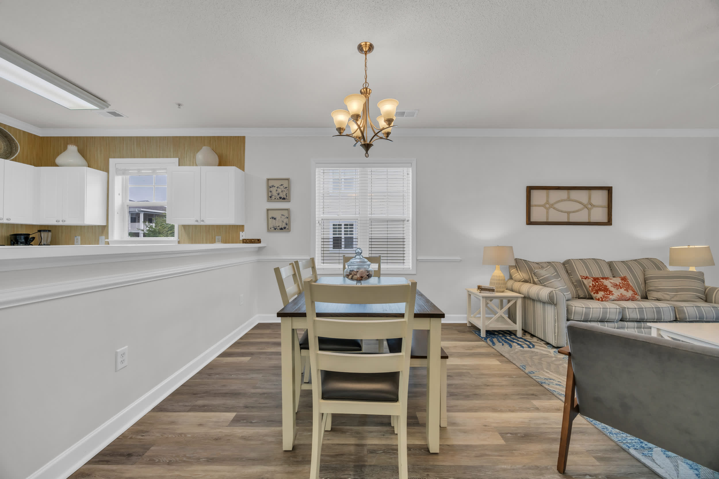 Cozy Pet Friendly Home Minutes to Beach
