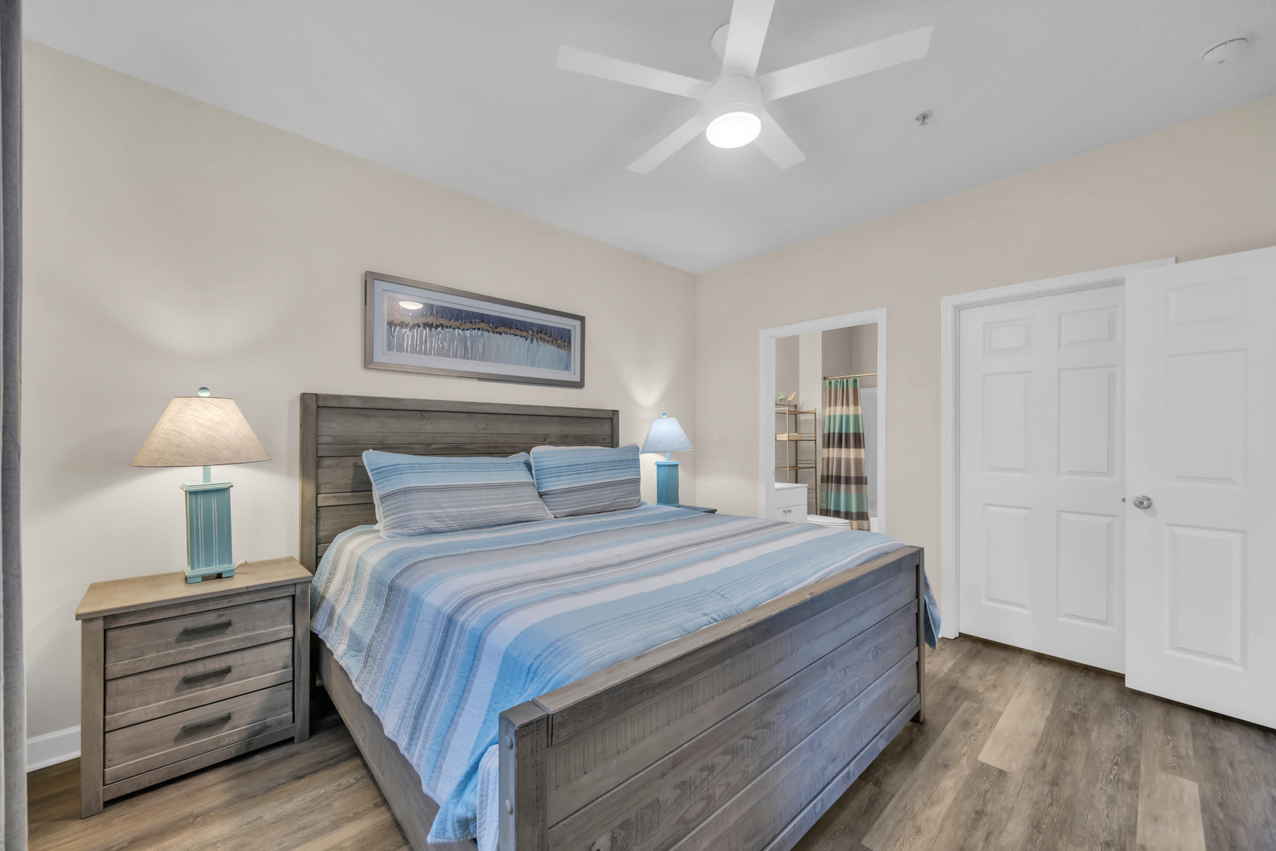 Cozy Pet Friendly Home Minutes to Beach