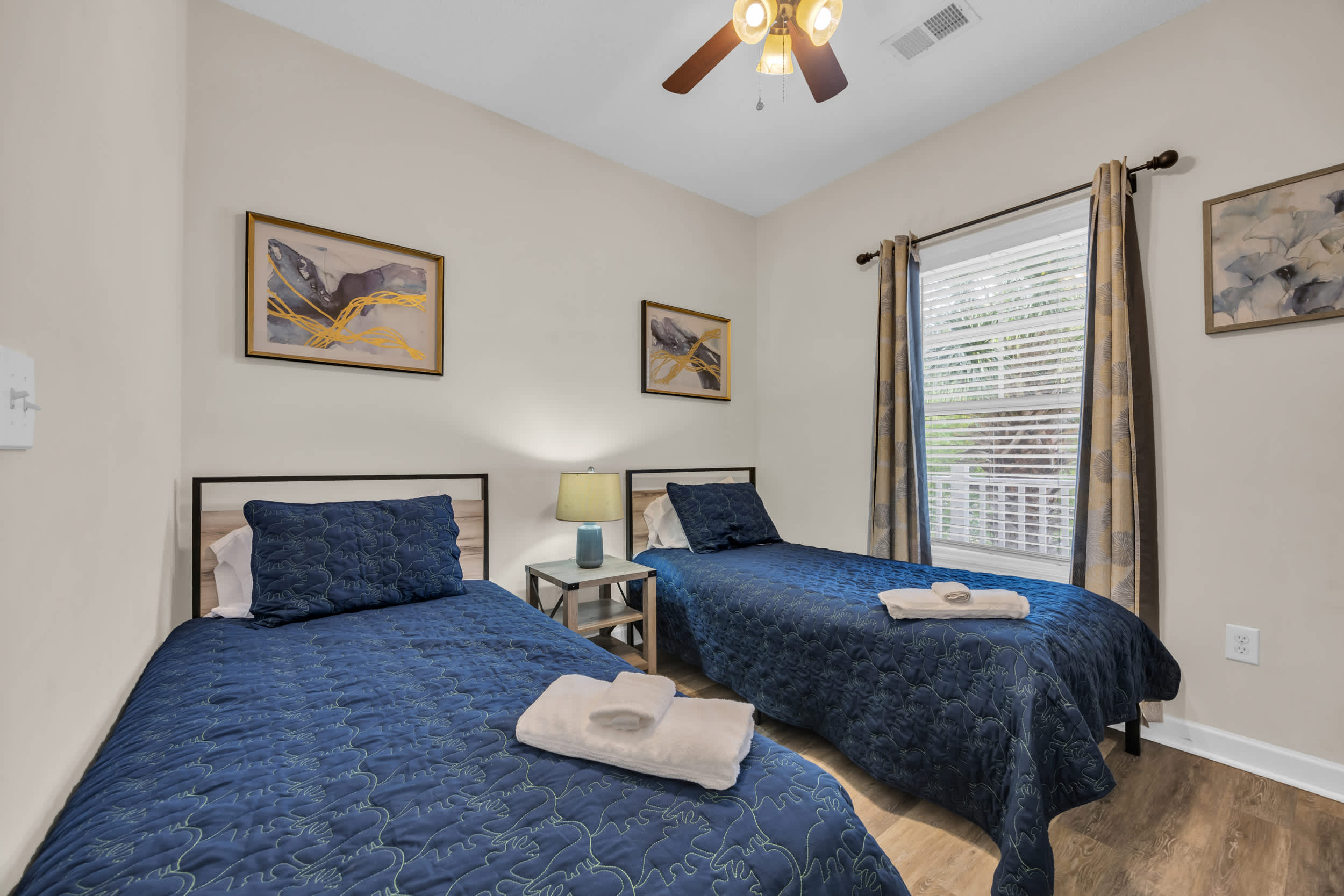 Cozy Pet Friendly Home Minutes to Beach