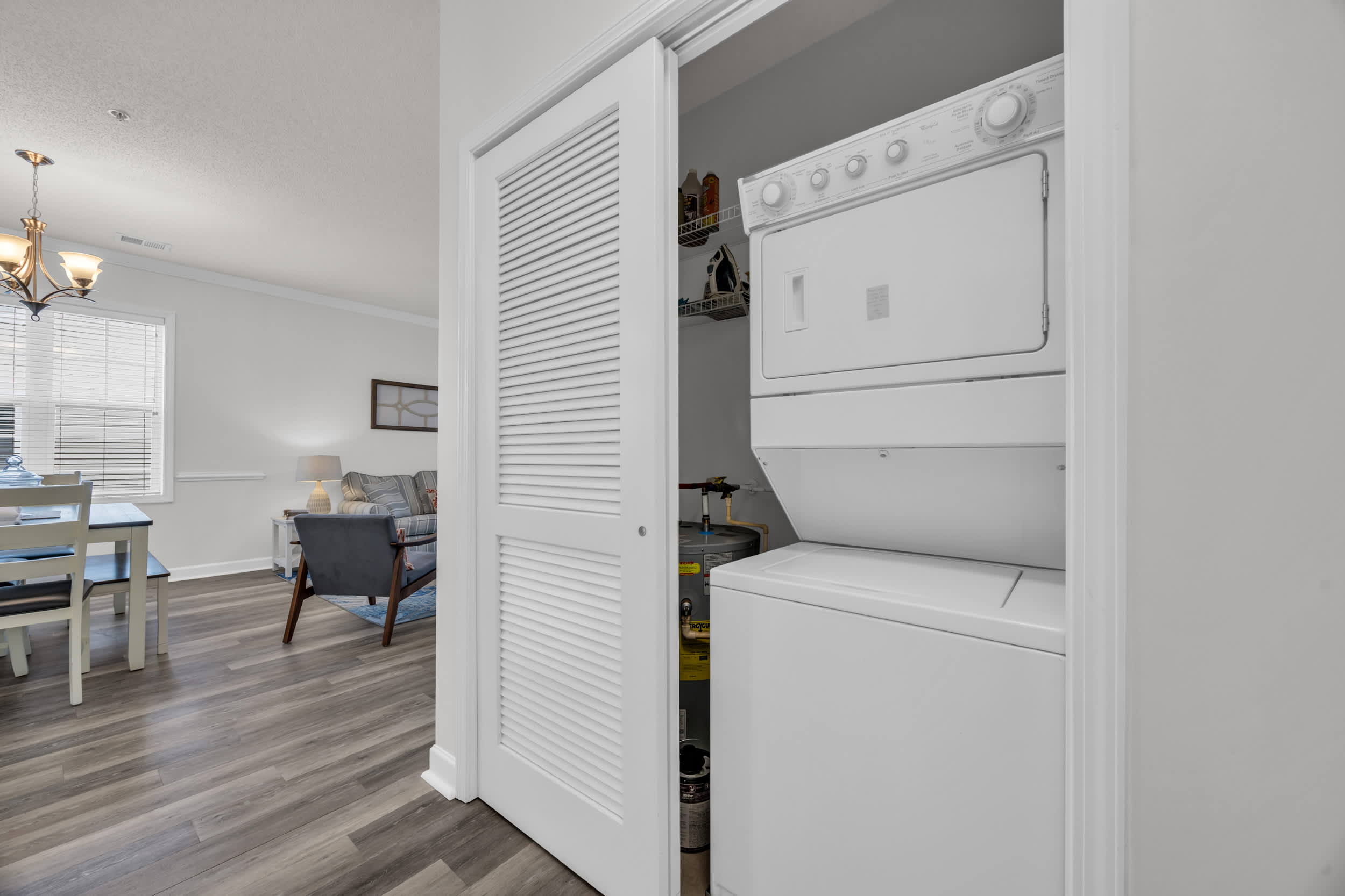 Cozy Pet Friendly Home Minutes to Beach