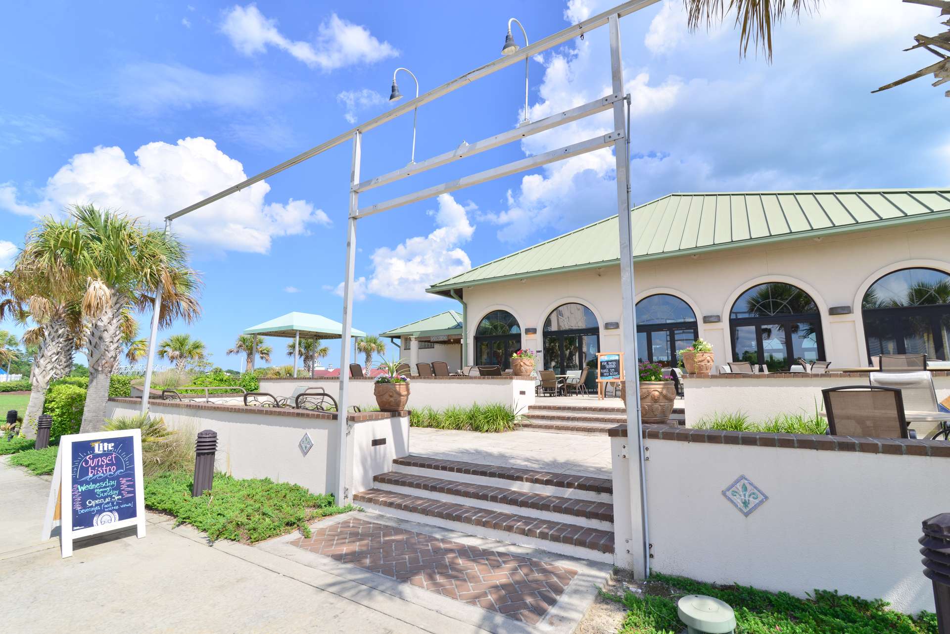 Cozy Pet Friendly Home Minutes to Beach