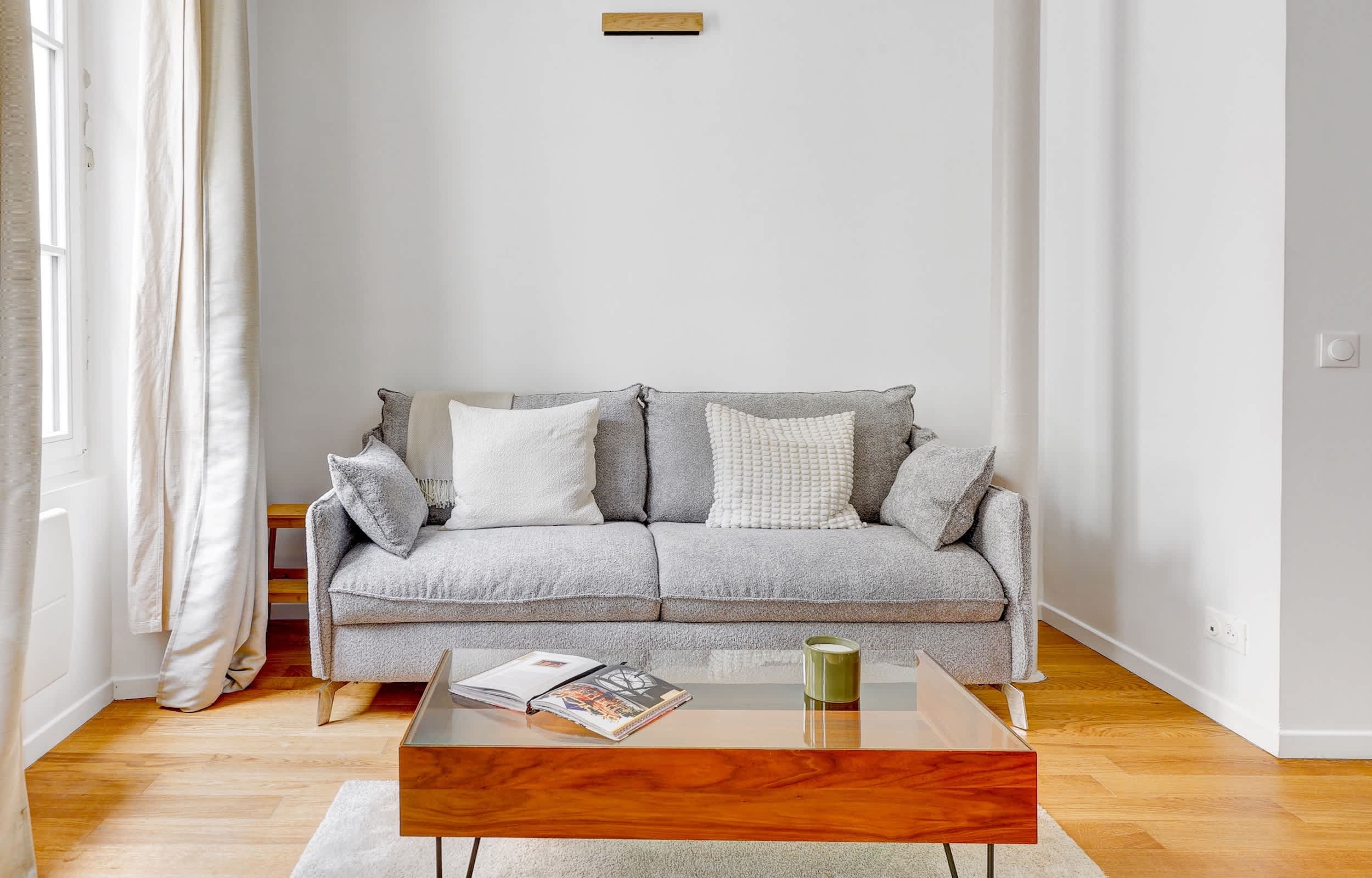 Chic 1BR Flat by the Eiffel Tower Sleeps 4 — Paris, Île-de-France — vacation rental