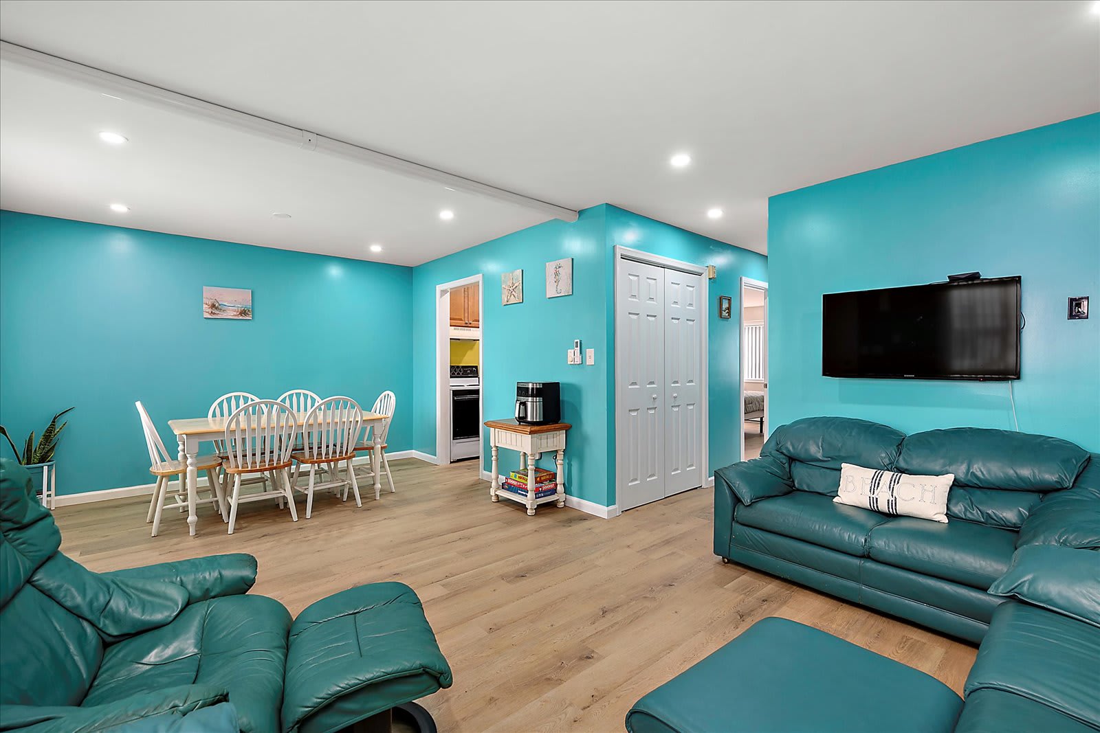 Two Bedroom Condo Close to Everything w Pool