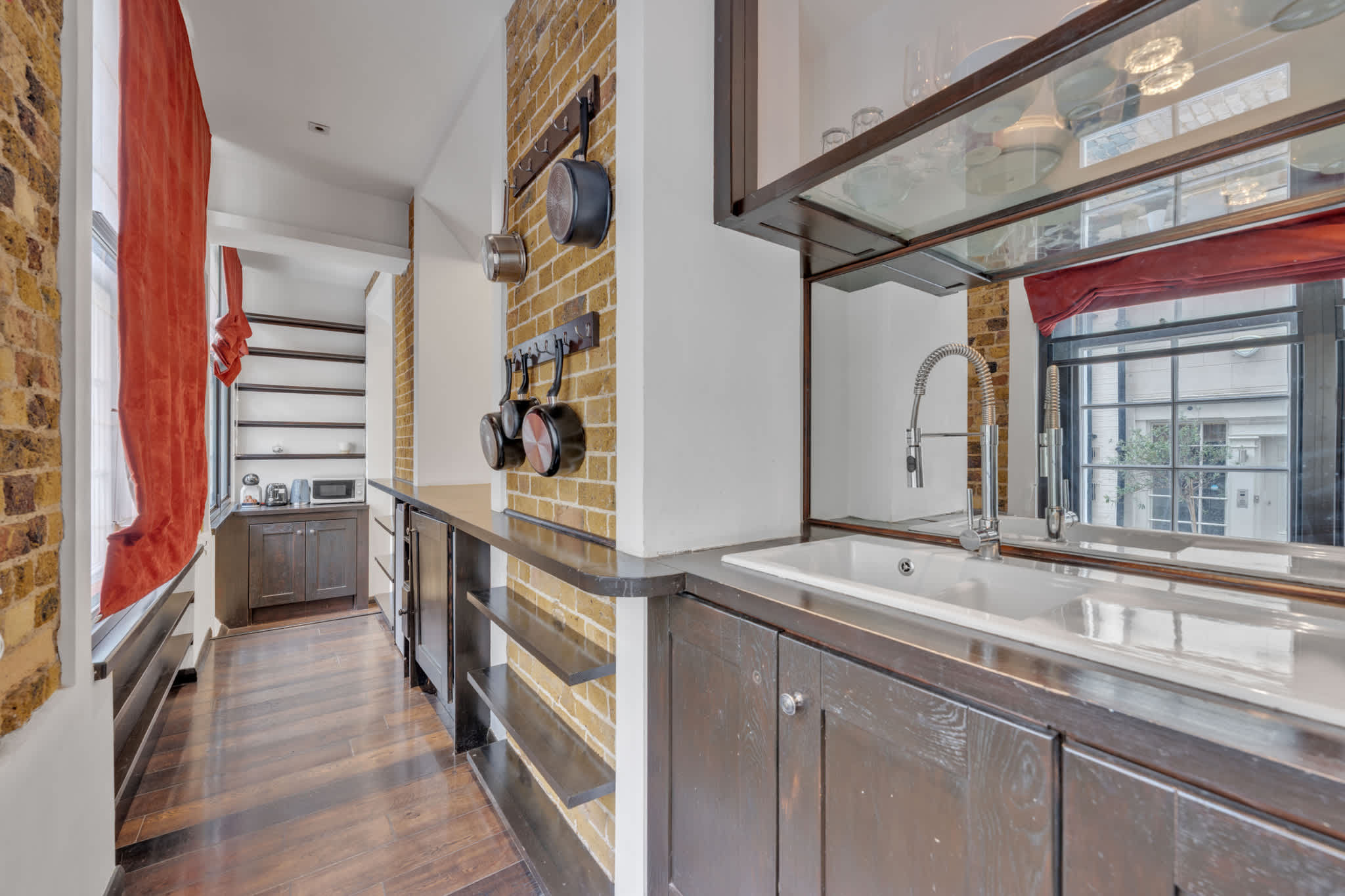 Superior 2 bedroom 2 bathrooms in Lyall Street SW1 - Property image 13 - VivreStays