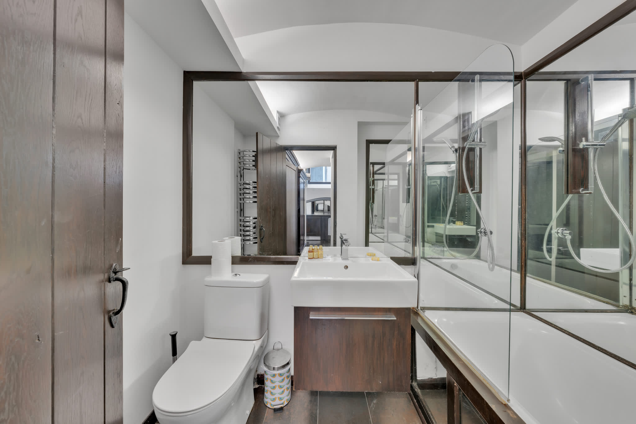 Superior 2 bedroom 2 bathrooms in Lyall Street SW1 - Property image 17 - VivreStays