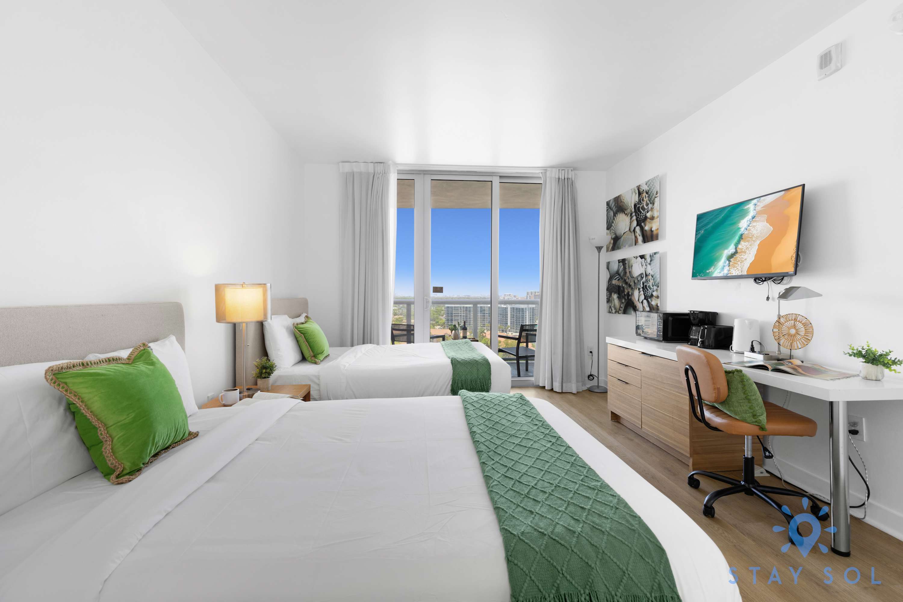 Stylish Studio | Resort Pool | Hallandale