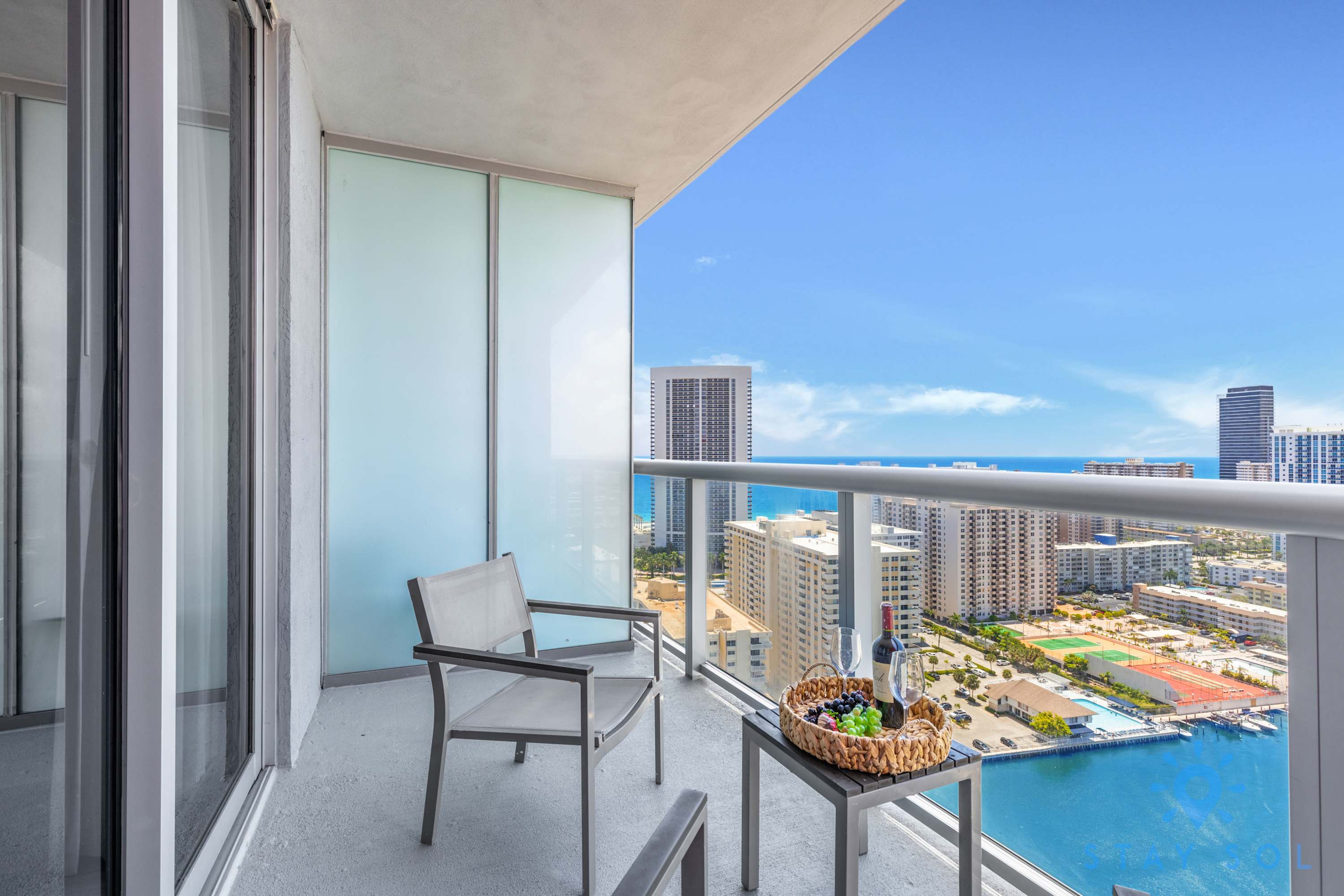 Apartment with Infinite View, Balcony & Pool
