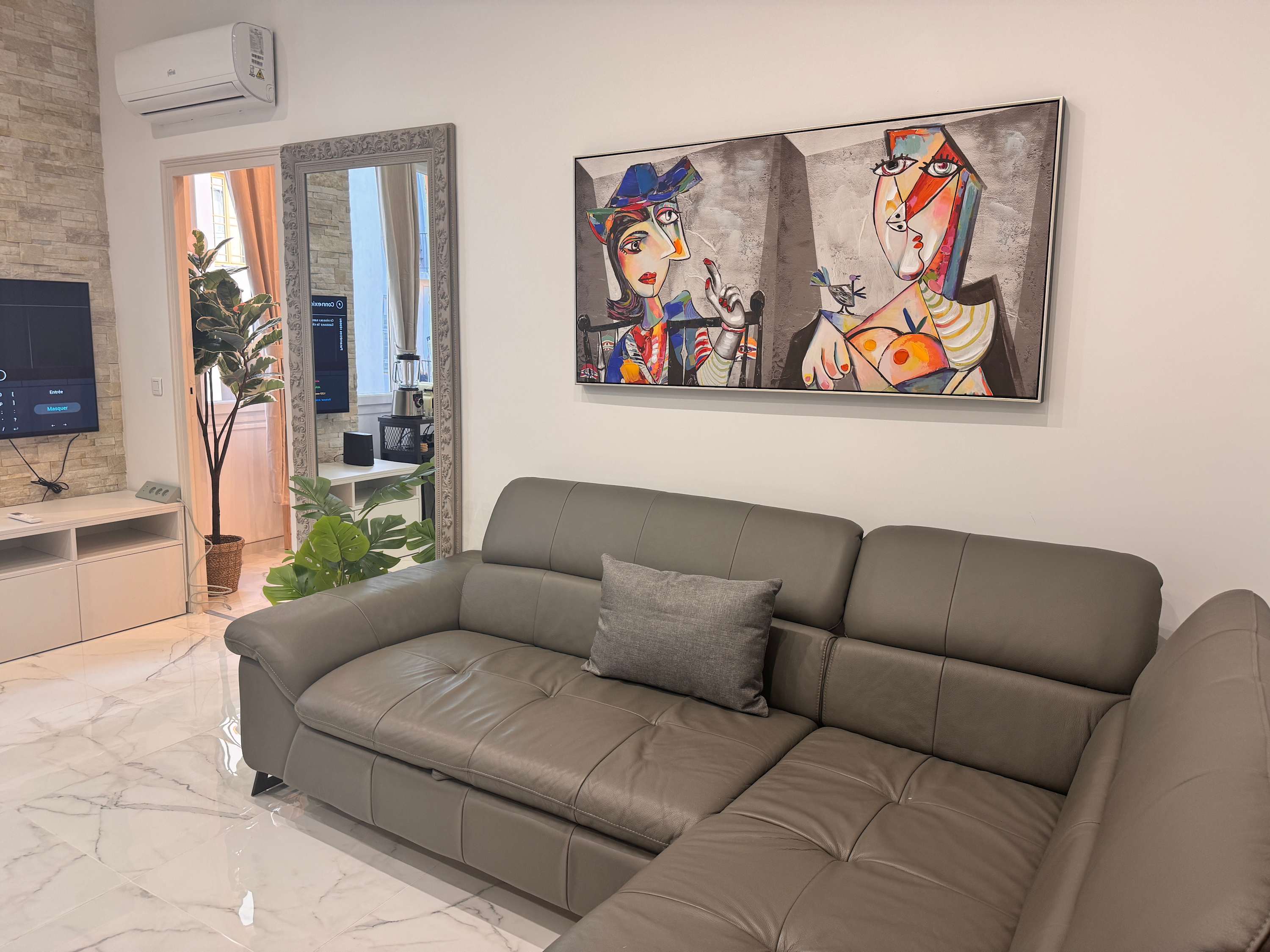 Bright, Central & Stylish | 3 Min Walk to the Sea — Nice, Provence-Alpes-Côte d'Azur — vacation rental