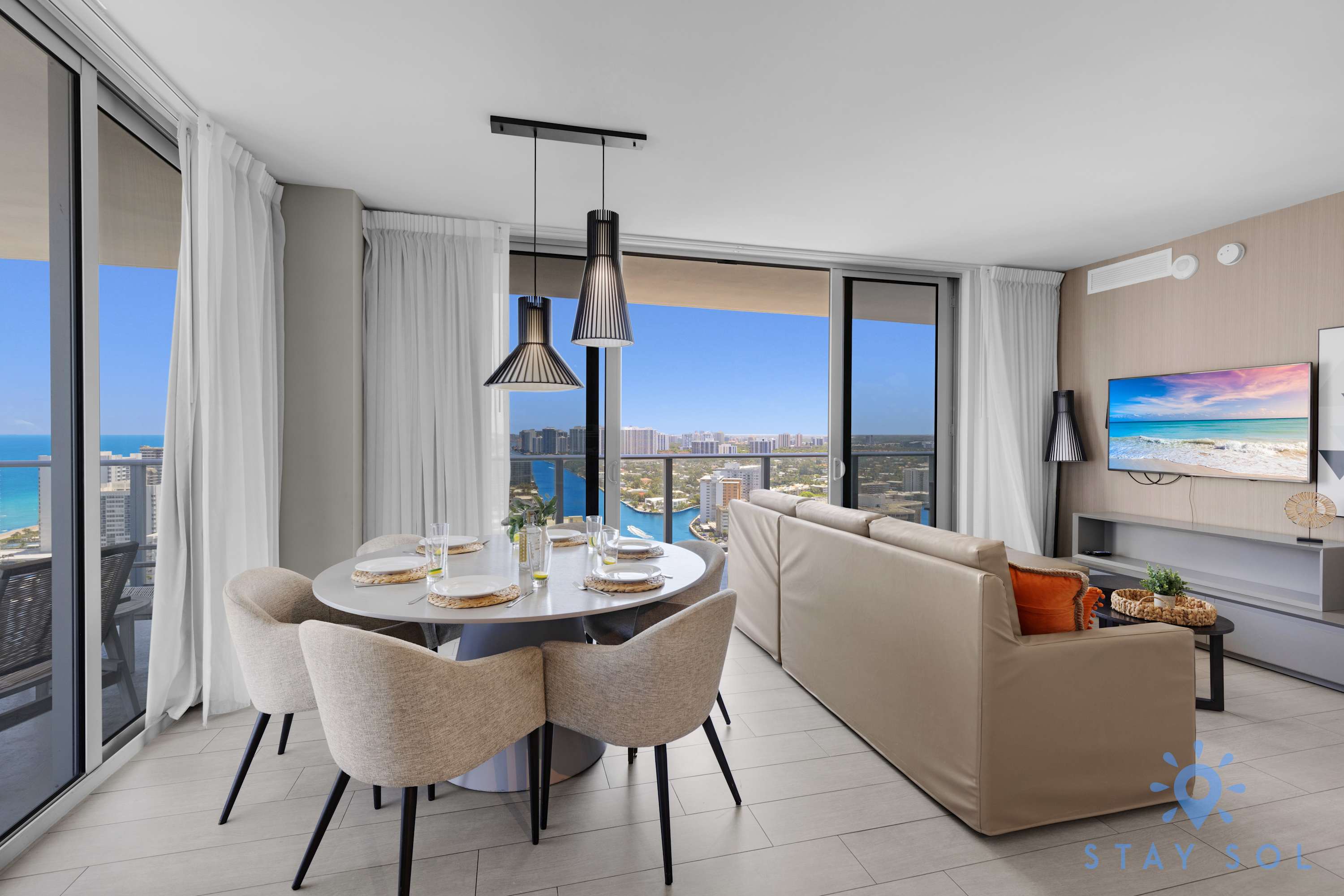 Wrap Around Balcony: Insane Views+ Amazing Pools - Picture 23